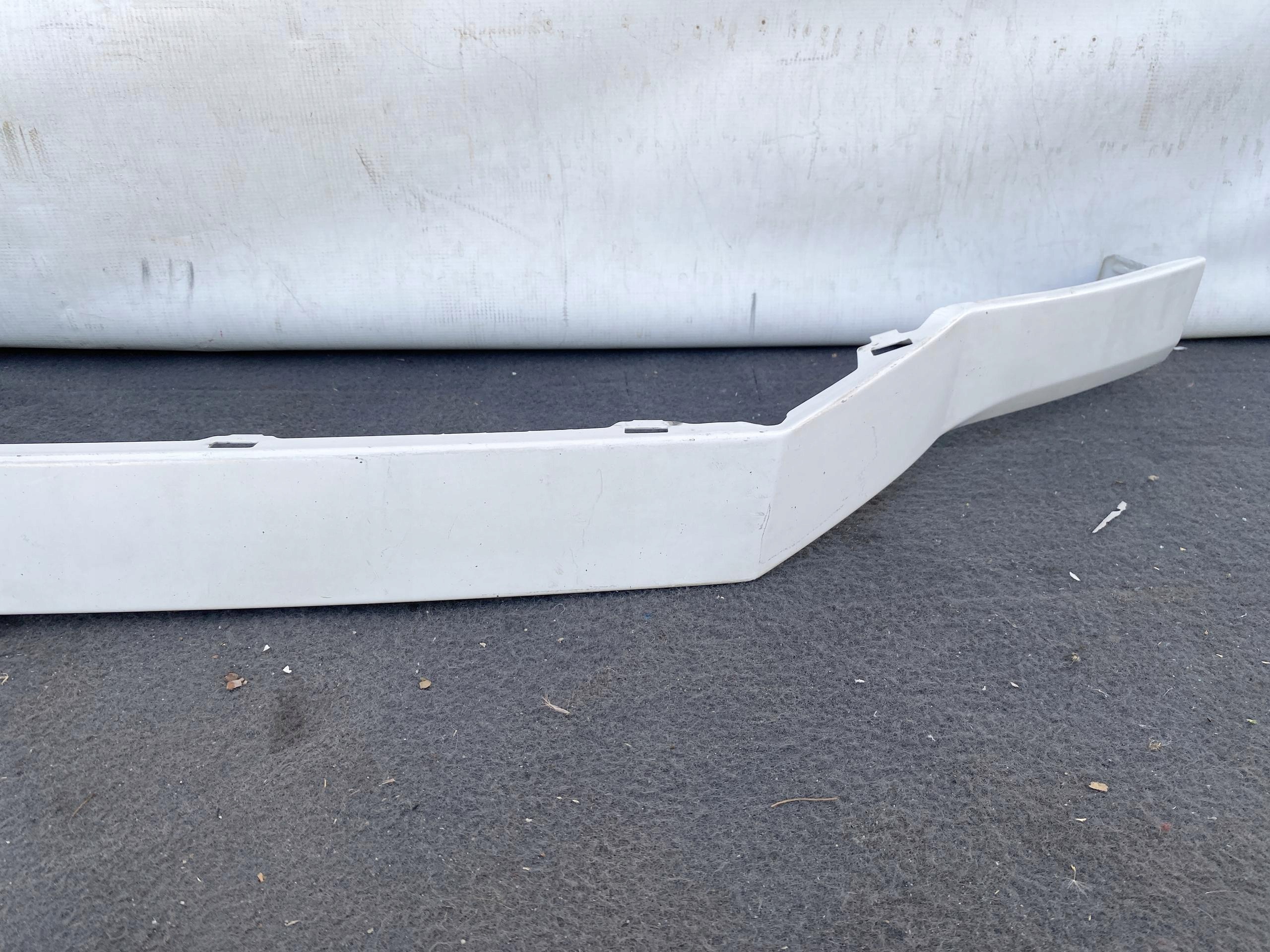VW CRAFTER 2 MAN TGE 17- plech kovová lišta pod ATRAPE BIALA originál