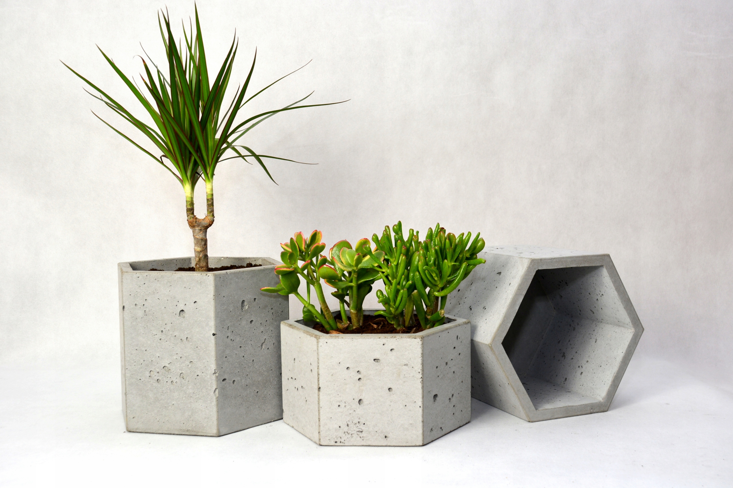 donica betonowa sześciokątna h: 30cm grafitowa Wysokość produktu 30 cm