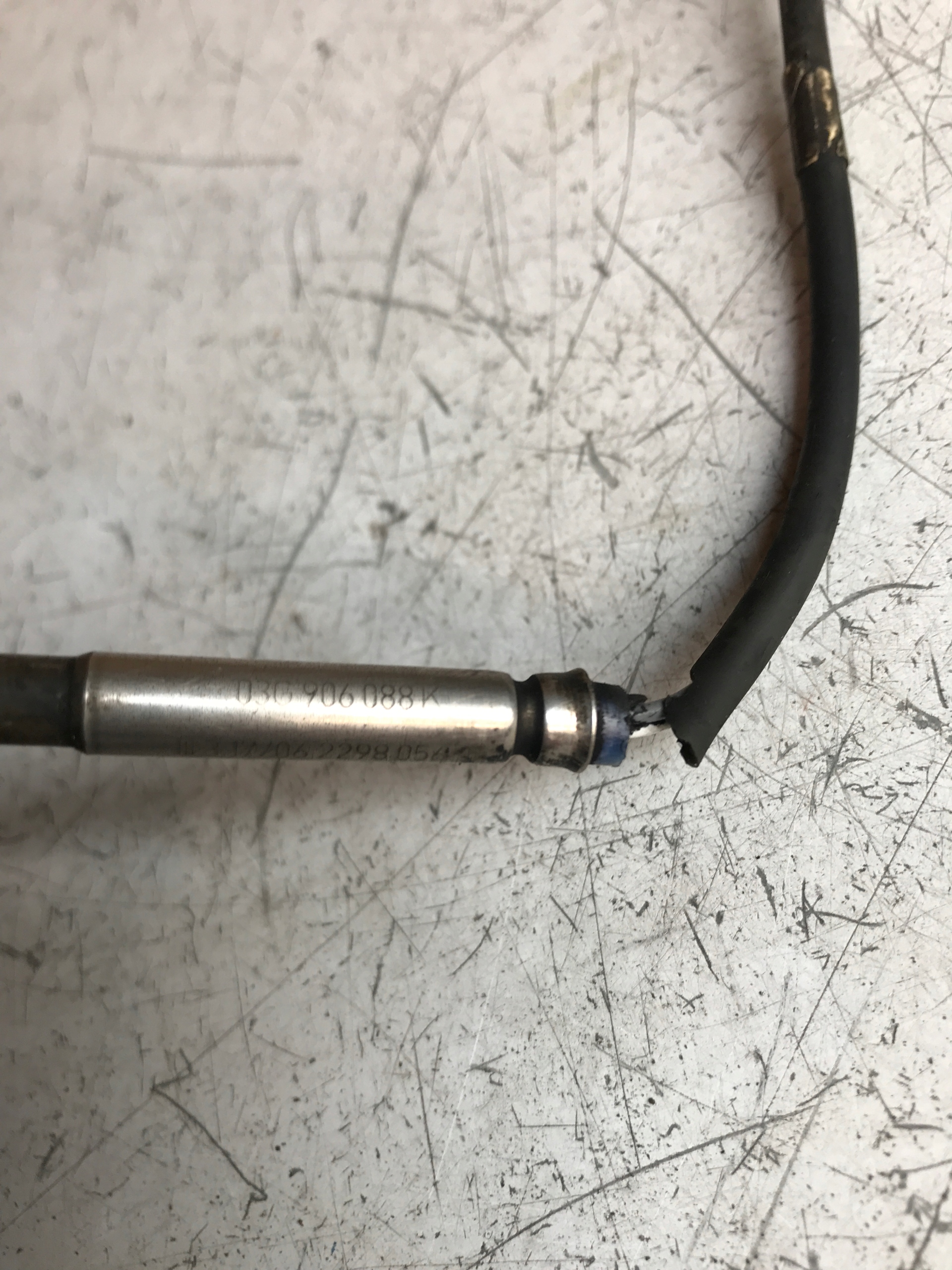 Sensor TEMPERATURY Gase VW AUDI 03G906088K