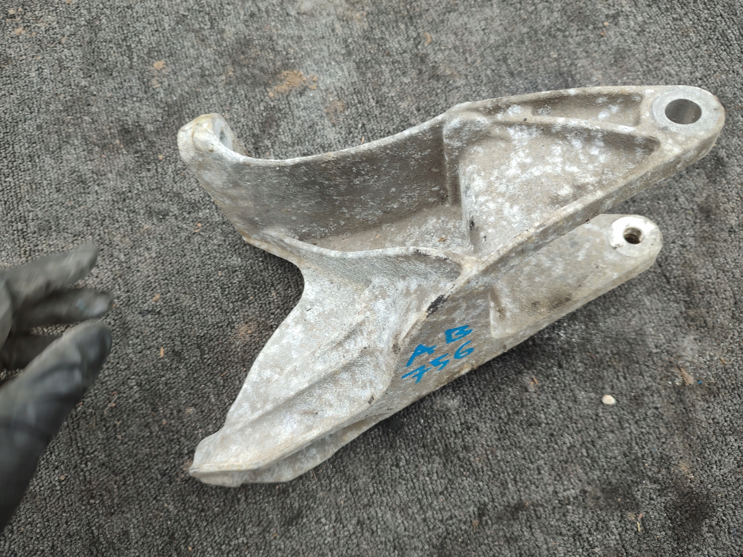 holder bracket holder engine mount VW TRANSPORTER T6 T6 7E0199343B