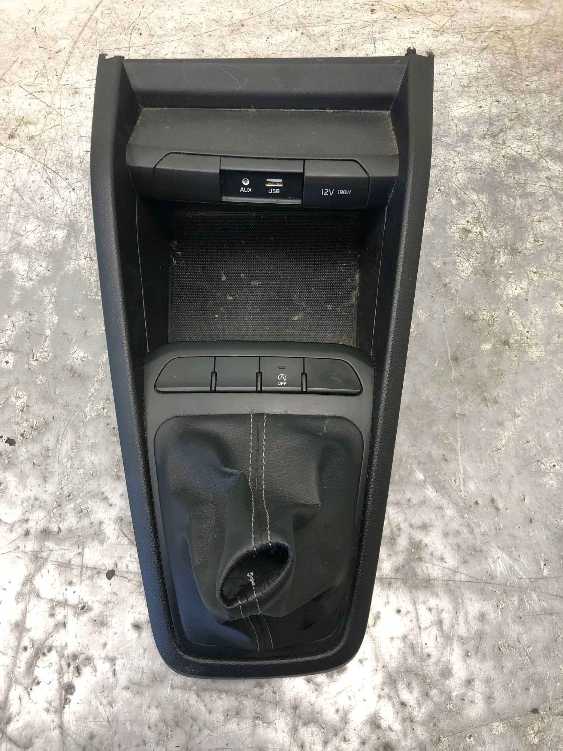 RÁM kulisy KIA RIO IV 84635-H8000