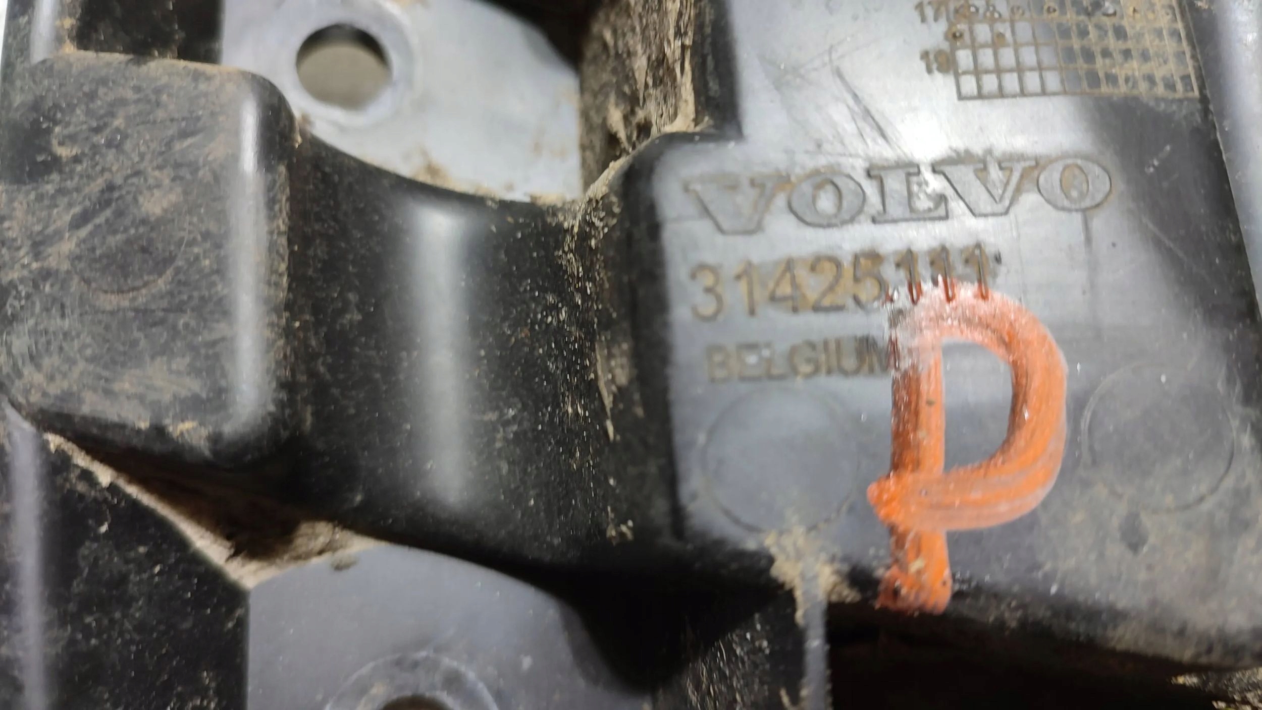 Volvo V40 2018 front right bumper bracket