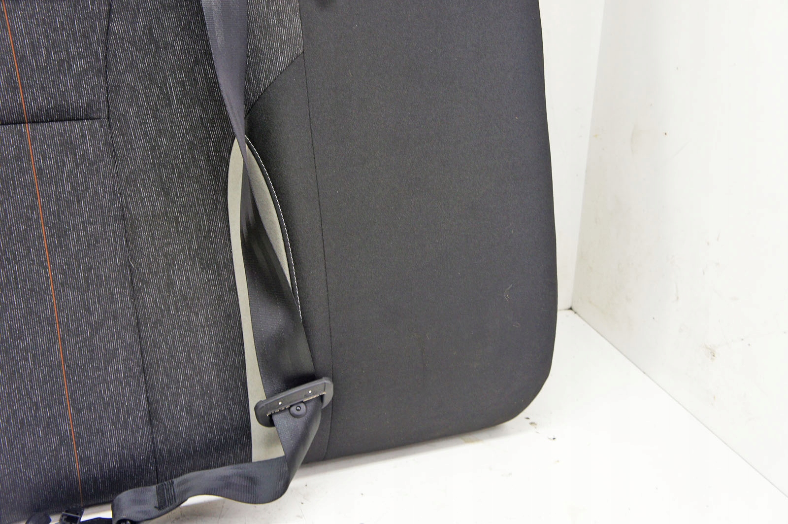 UB171 SKODA SCALA дивана задний правый