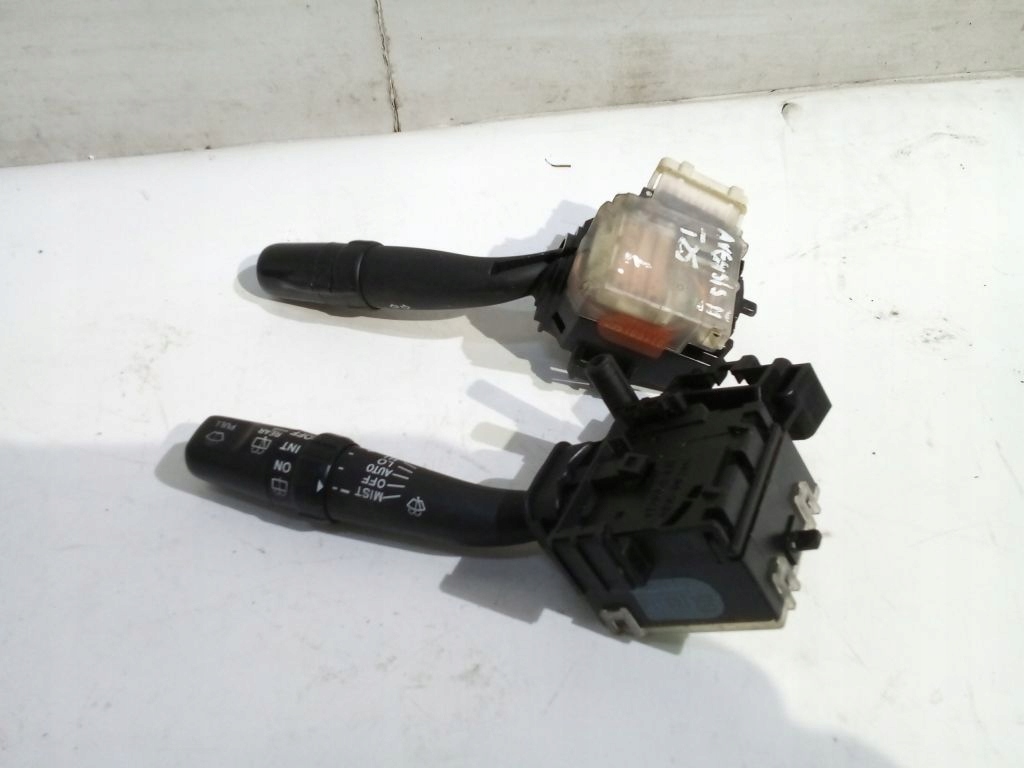 Toyota Avensis II T25 Commandes Commodo phares