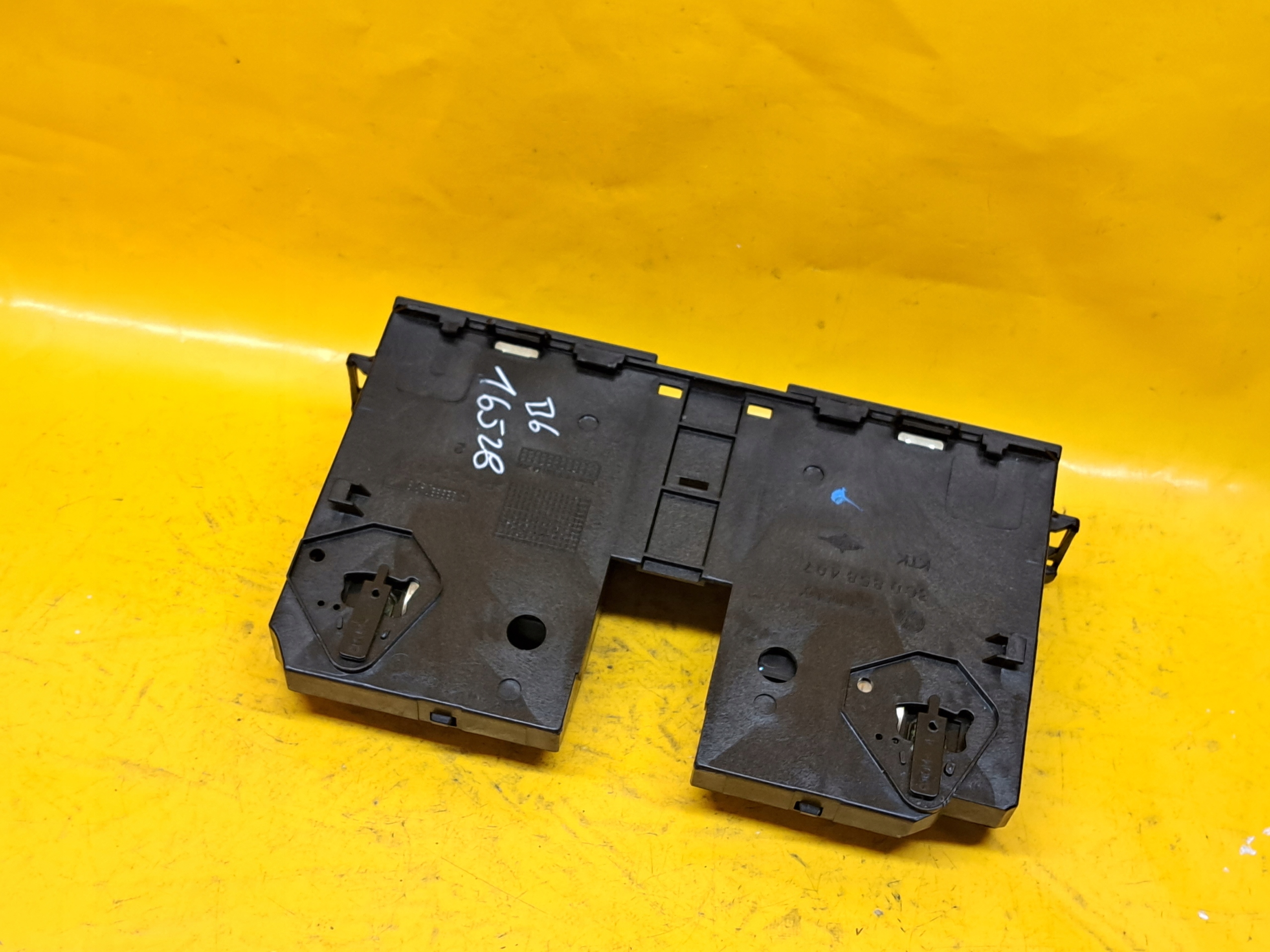 бардачок консоли volkswagen oe 3c0858407