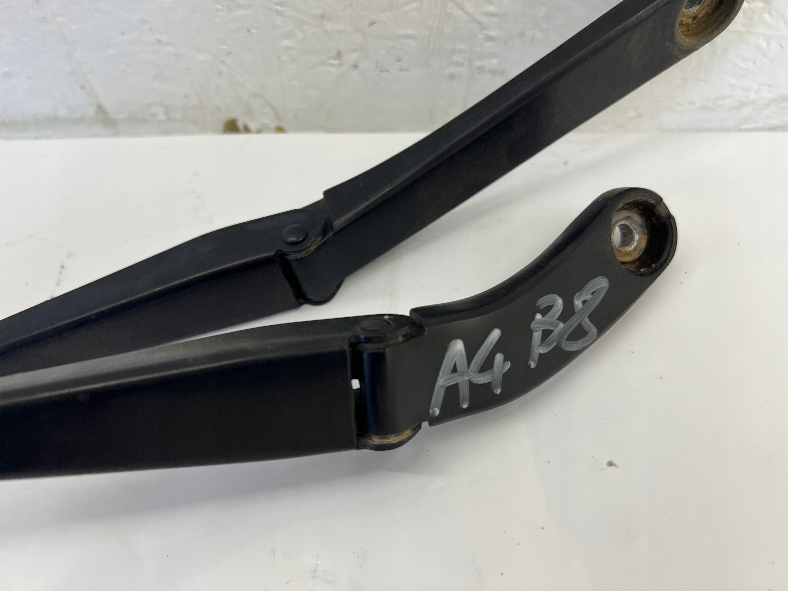 wiper arms front 8K1955407 8K1955408 - AUDI A4 B8 07-15 EU