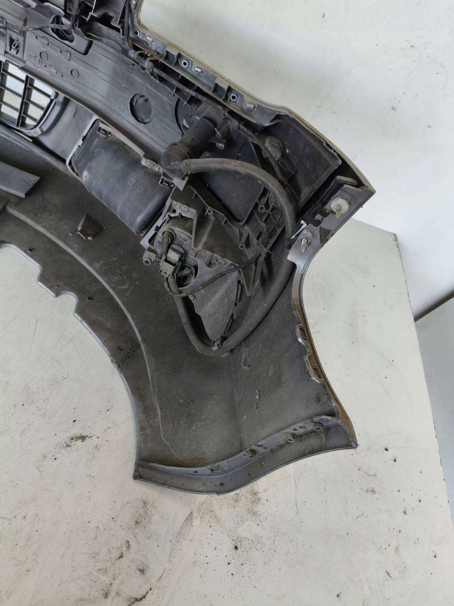AUDI A4 B7 S-LINE bumper + XENON