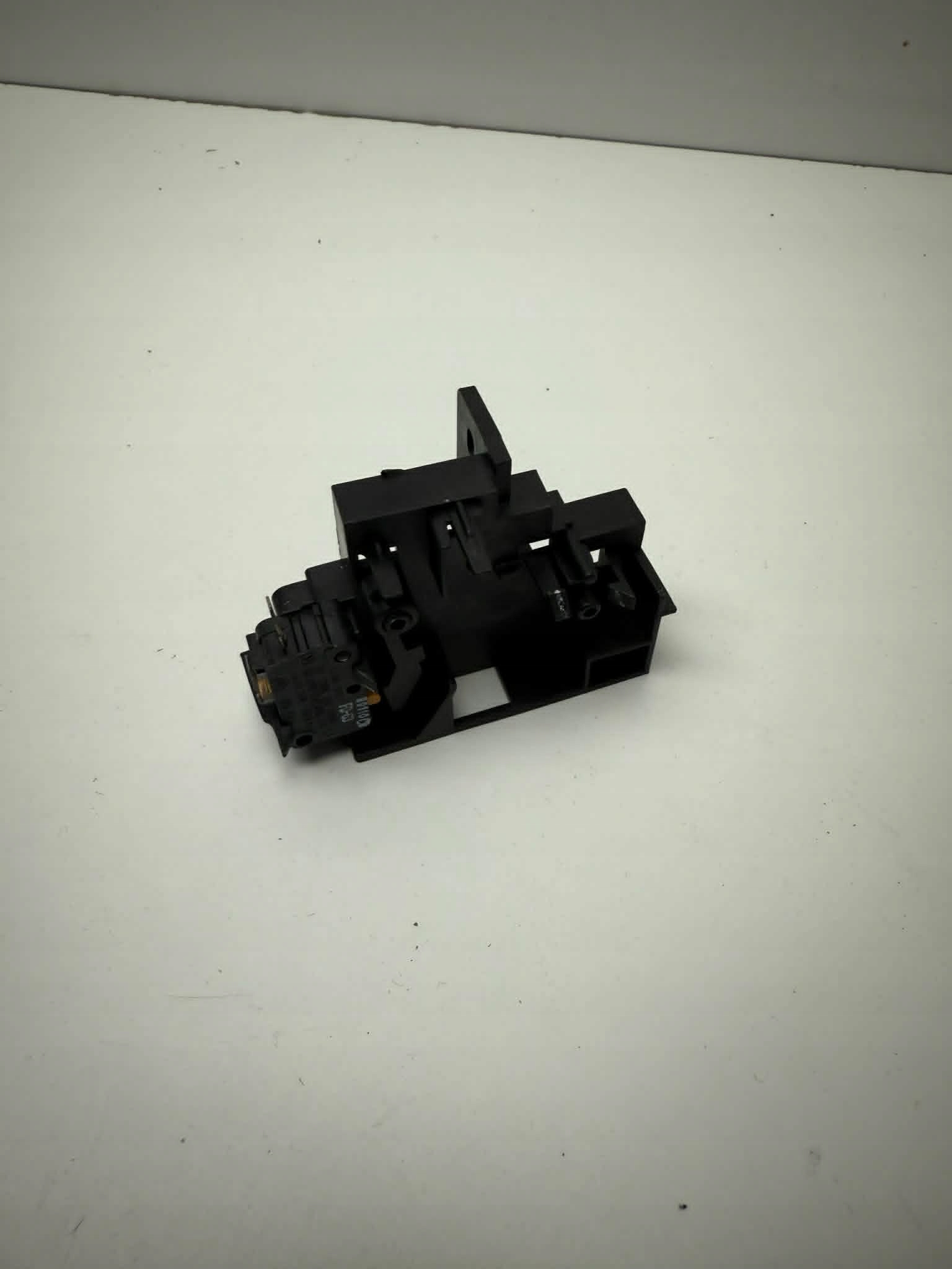 Samsung DE94-02201A Zatrzask Korpusowy Sub-l mikrofali