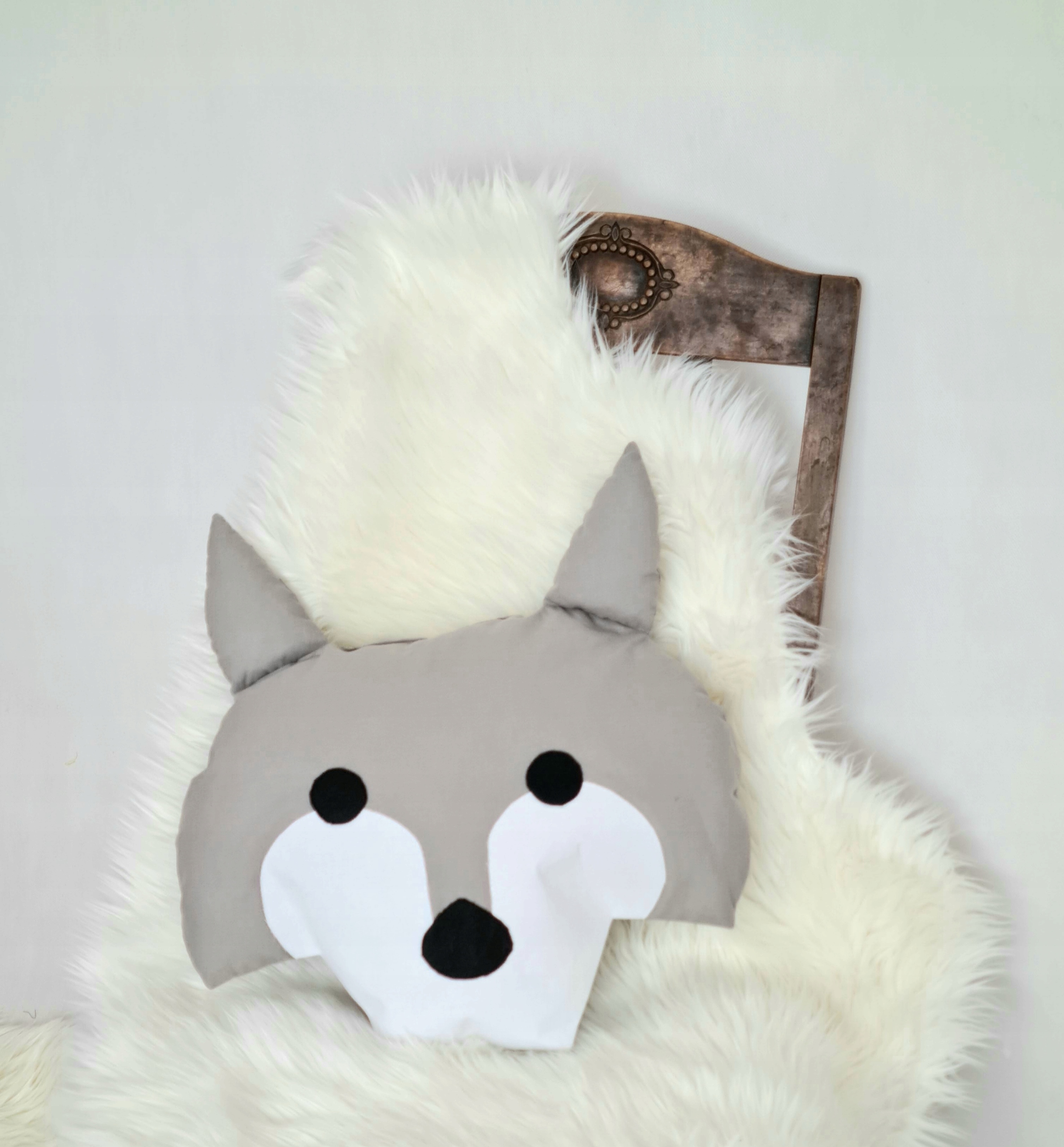 Poduszka dekoracyjna Wilk