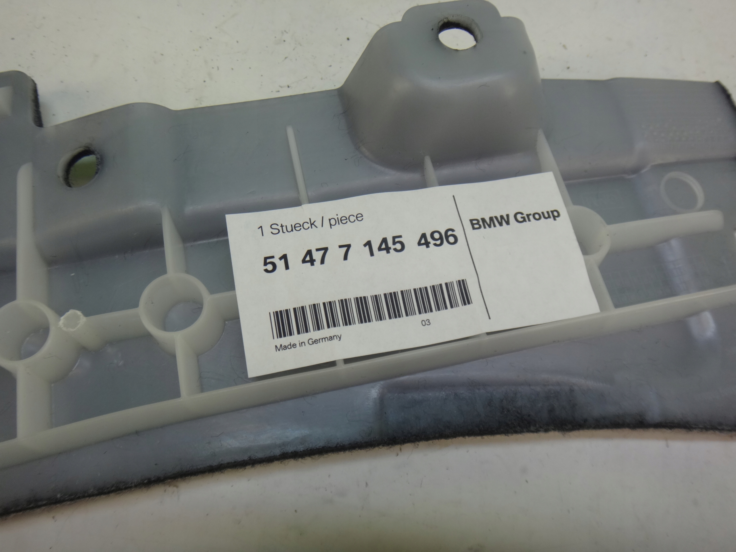 7145496 - Облицовка багажного отделения BMW E93
