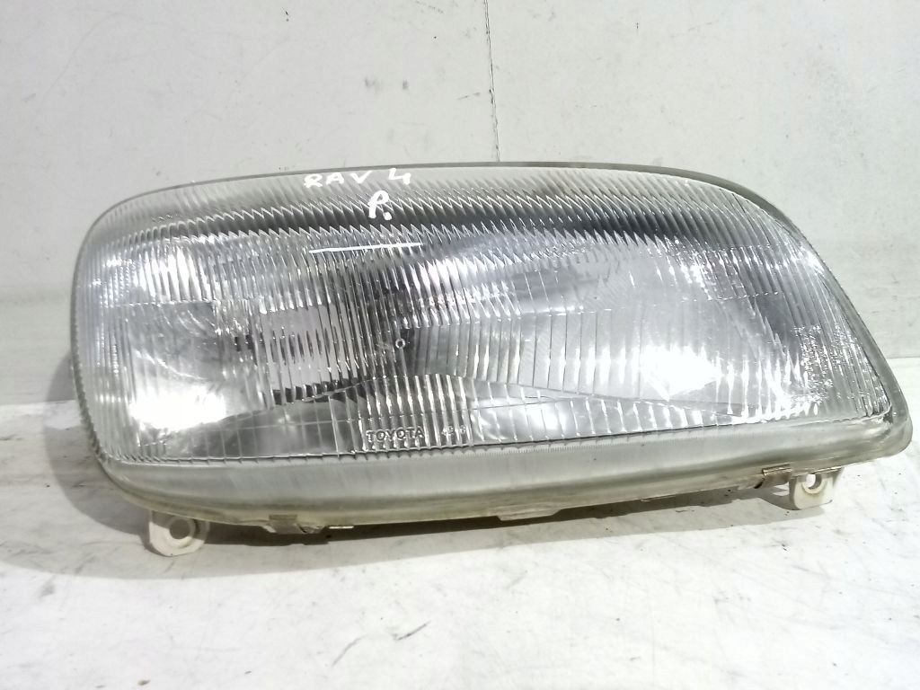Toyota Rav4 and 3D light right front front