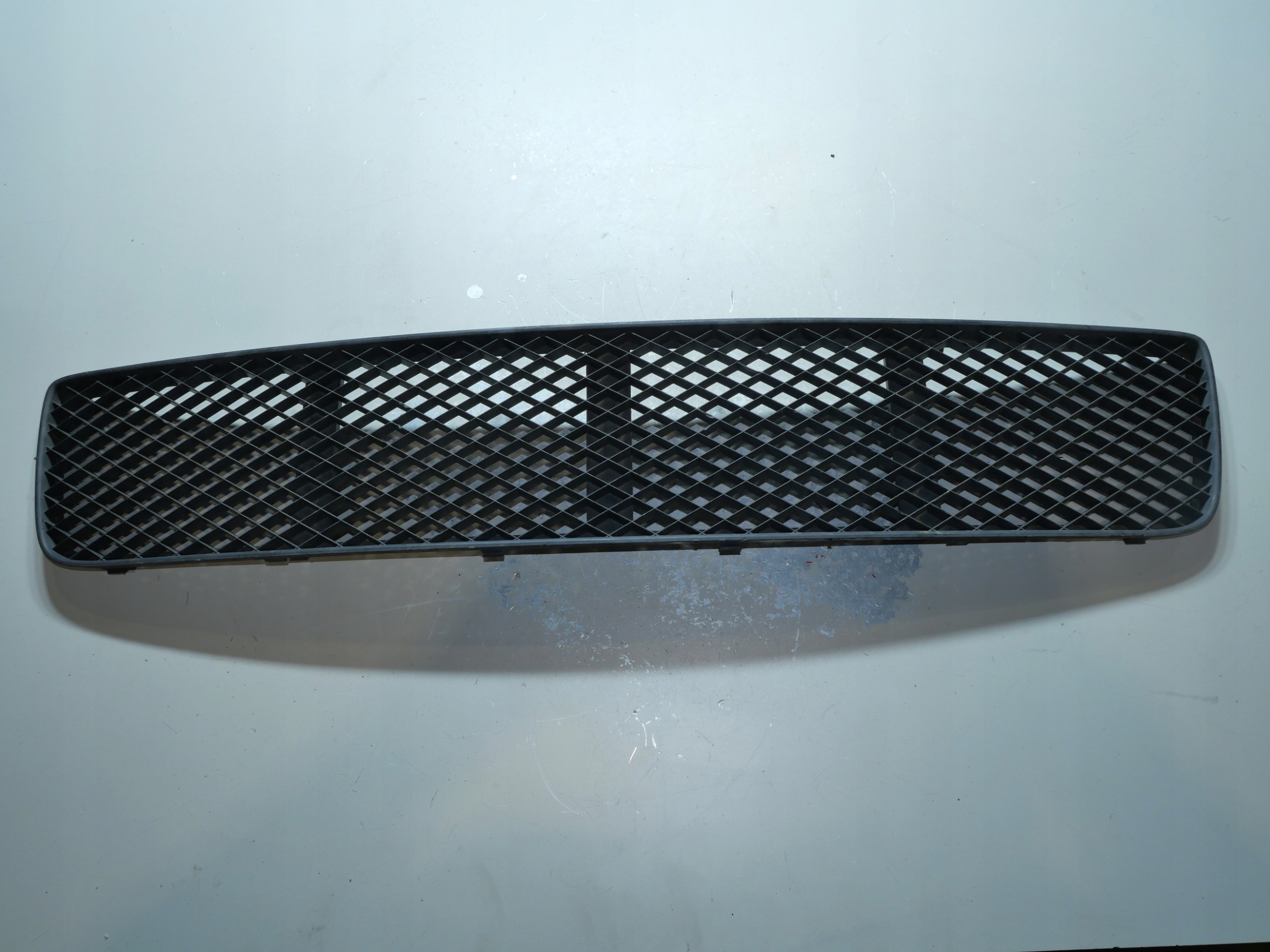 VW POLO III grid of a bumper front 6N0853677F