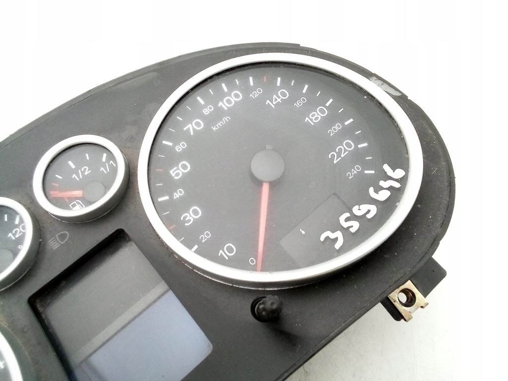 Audi A2 1.4 TDI dials dials predkosciomierz 8Z0920900T