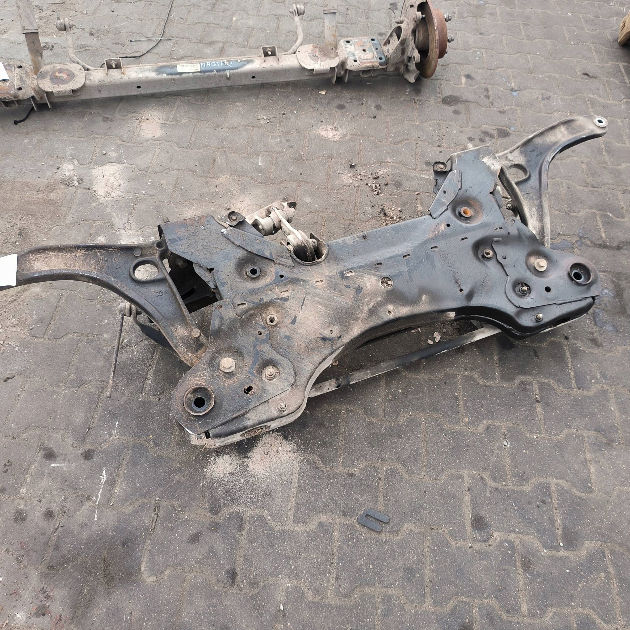 SANKI PRZEDNIE RENAULT MASTER IV LIFT Producent części Inny