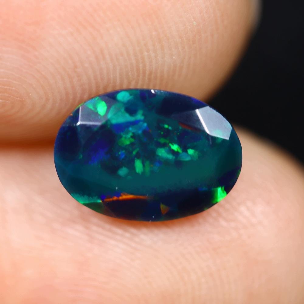 Přírodní opál černý 1.20 ct Ovál Etiopie certifikát Wbd