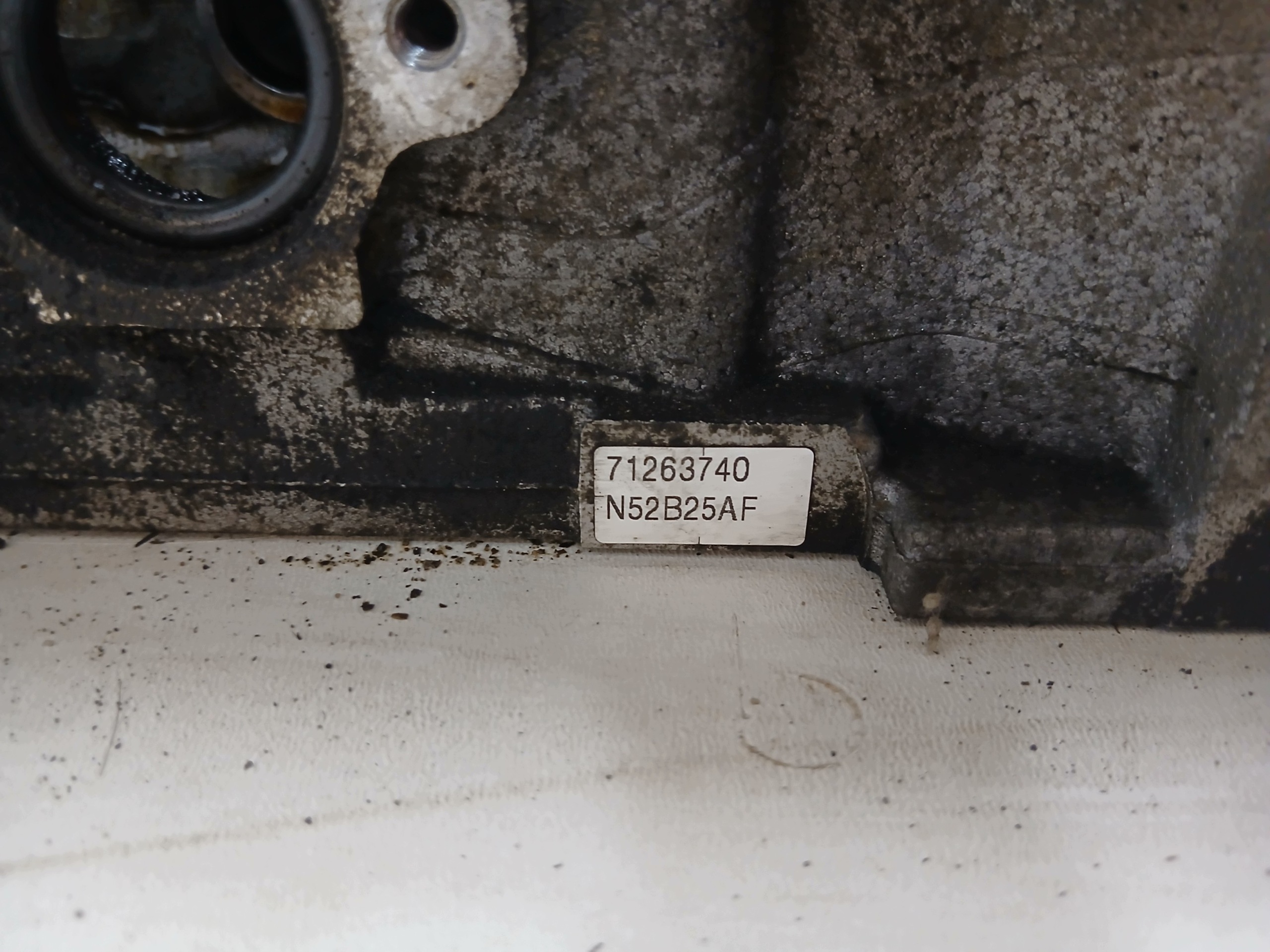 head. BMW E90 N52B25A OE 7535329