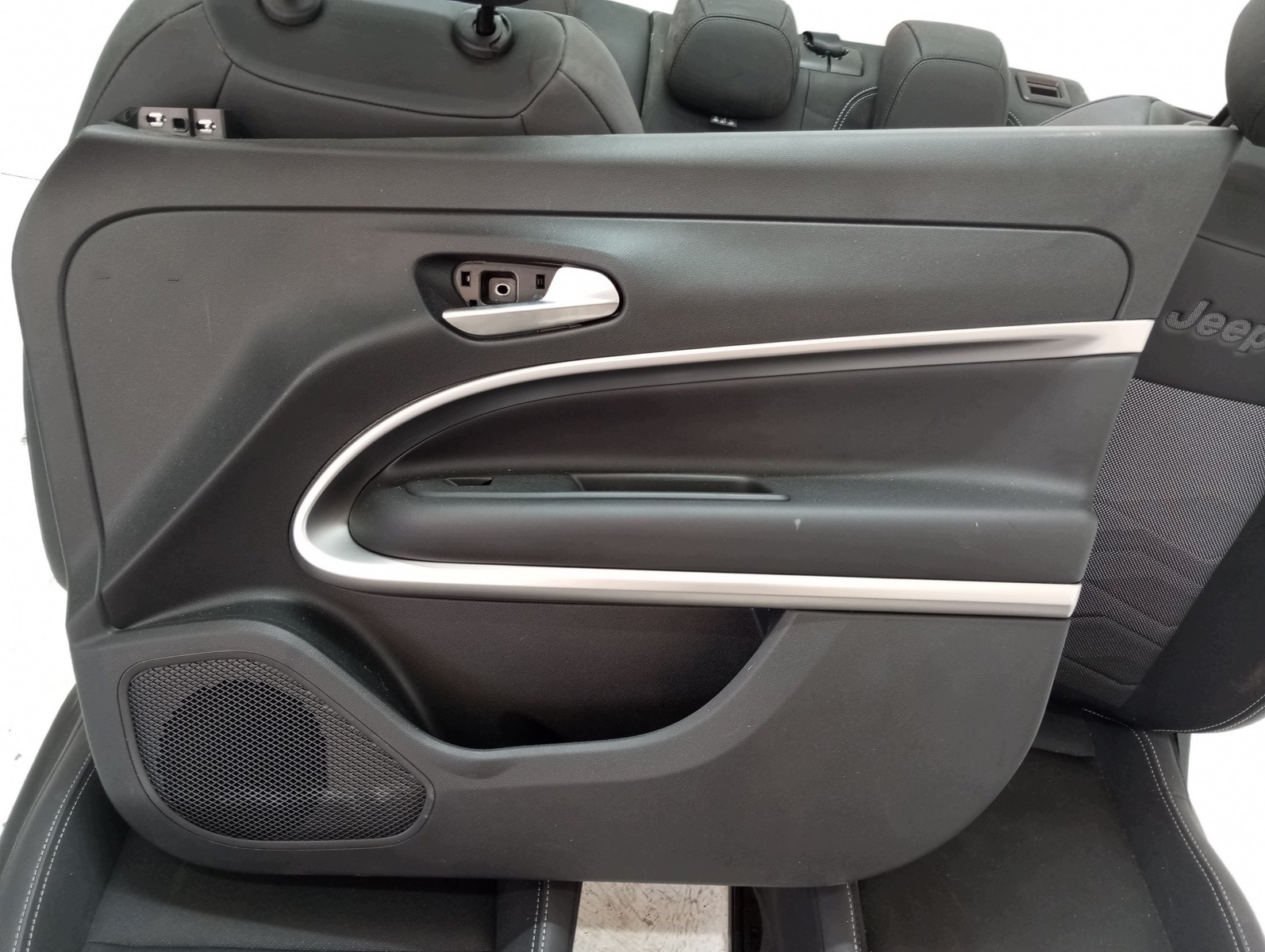 upholstery pol leather seats Jeep AVENGER