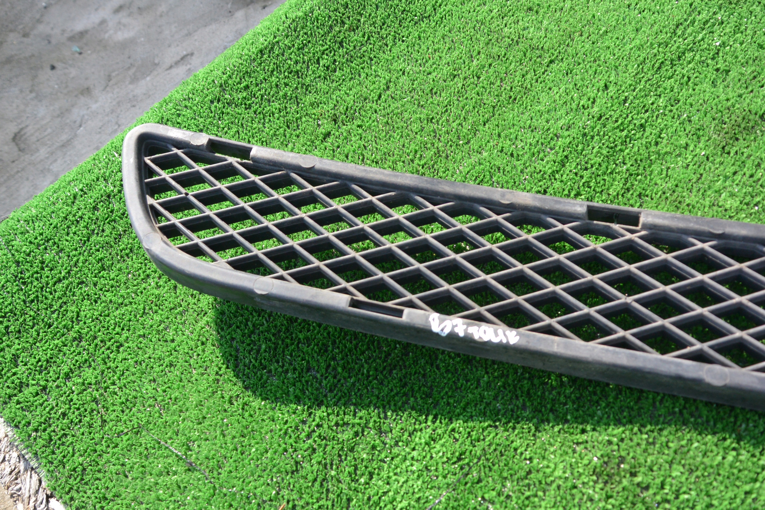 grid of a bumper central front MERCEDES-BENZ ML-KLASA W164