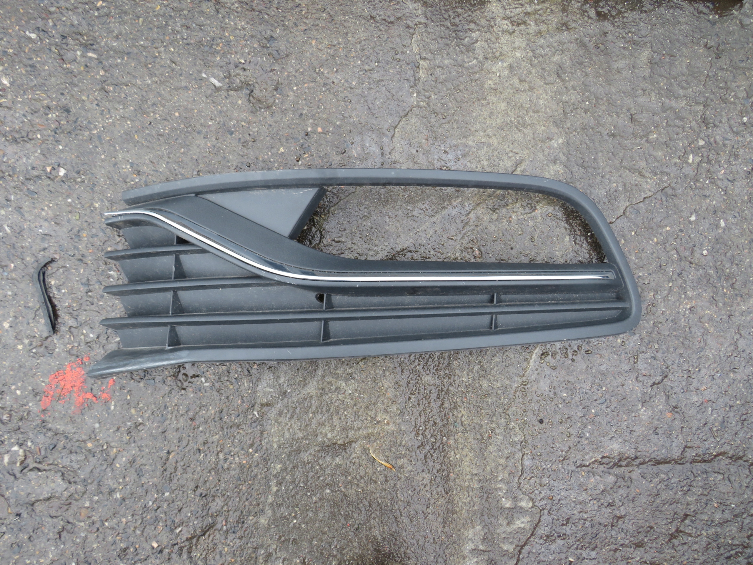 KRATKA HALOGENU LEWA VW POLO 6R