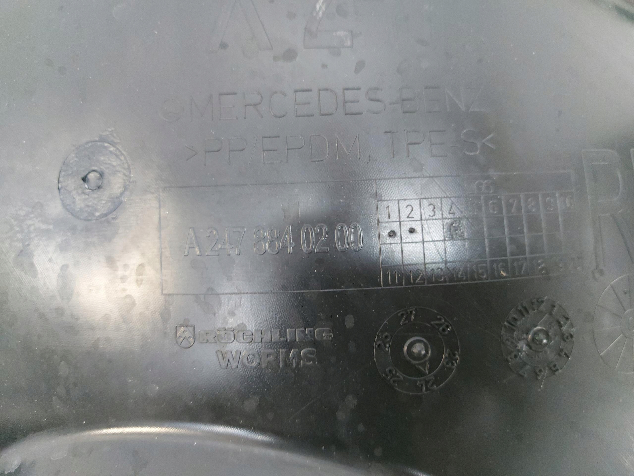 Mercedes GLA 250e LIFT II H247 mudguard right front A2478840200
