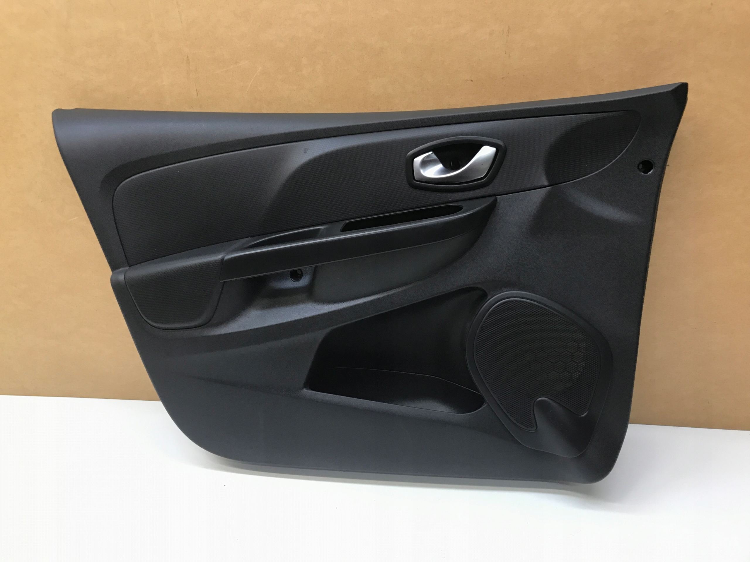 CLIO IV 4 TAPICERKA BOCZEK DRZWI LEWY PRZÓD EUROPA