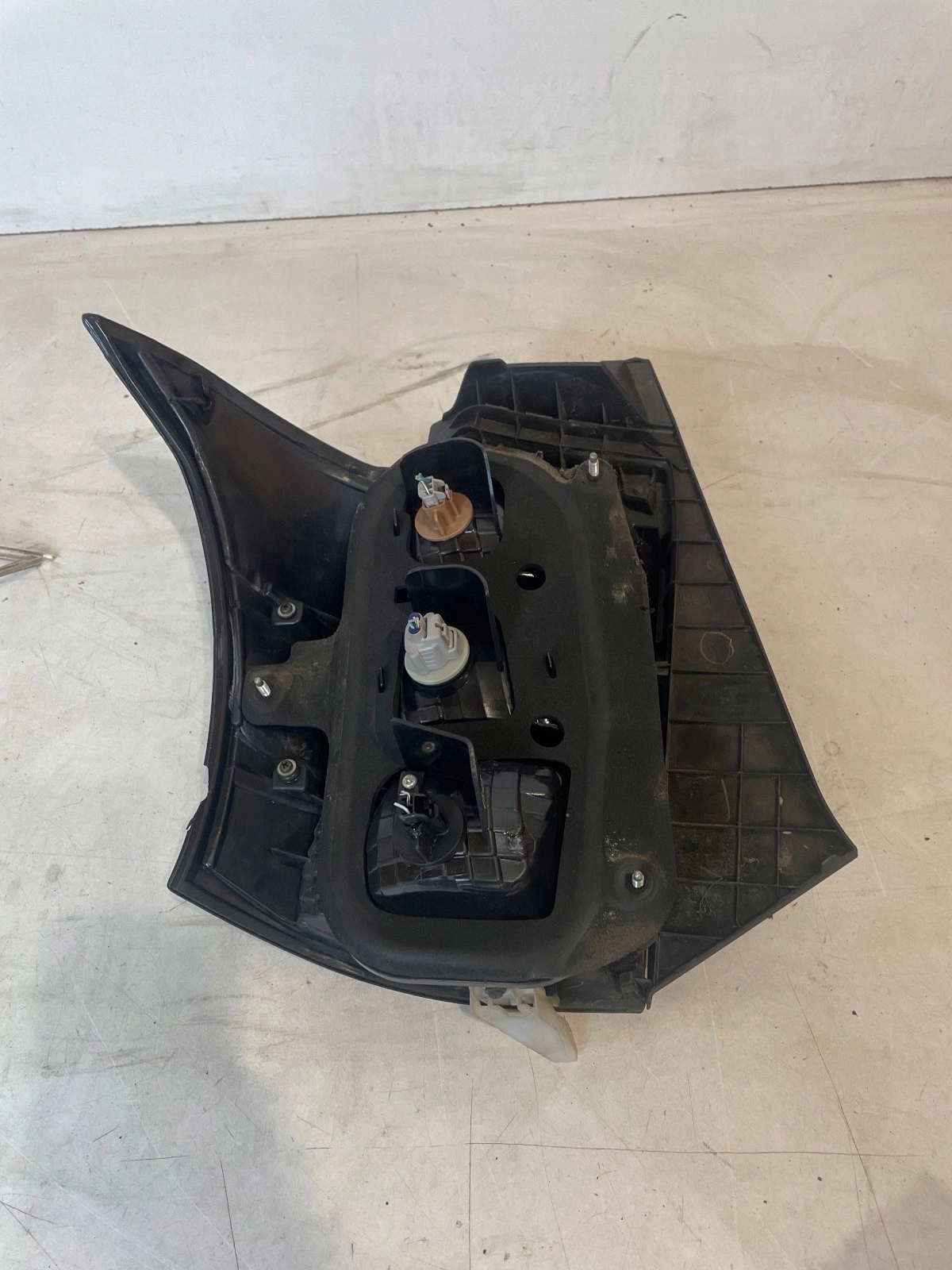 damaged light rear part rear right toyota iq