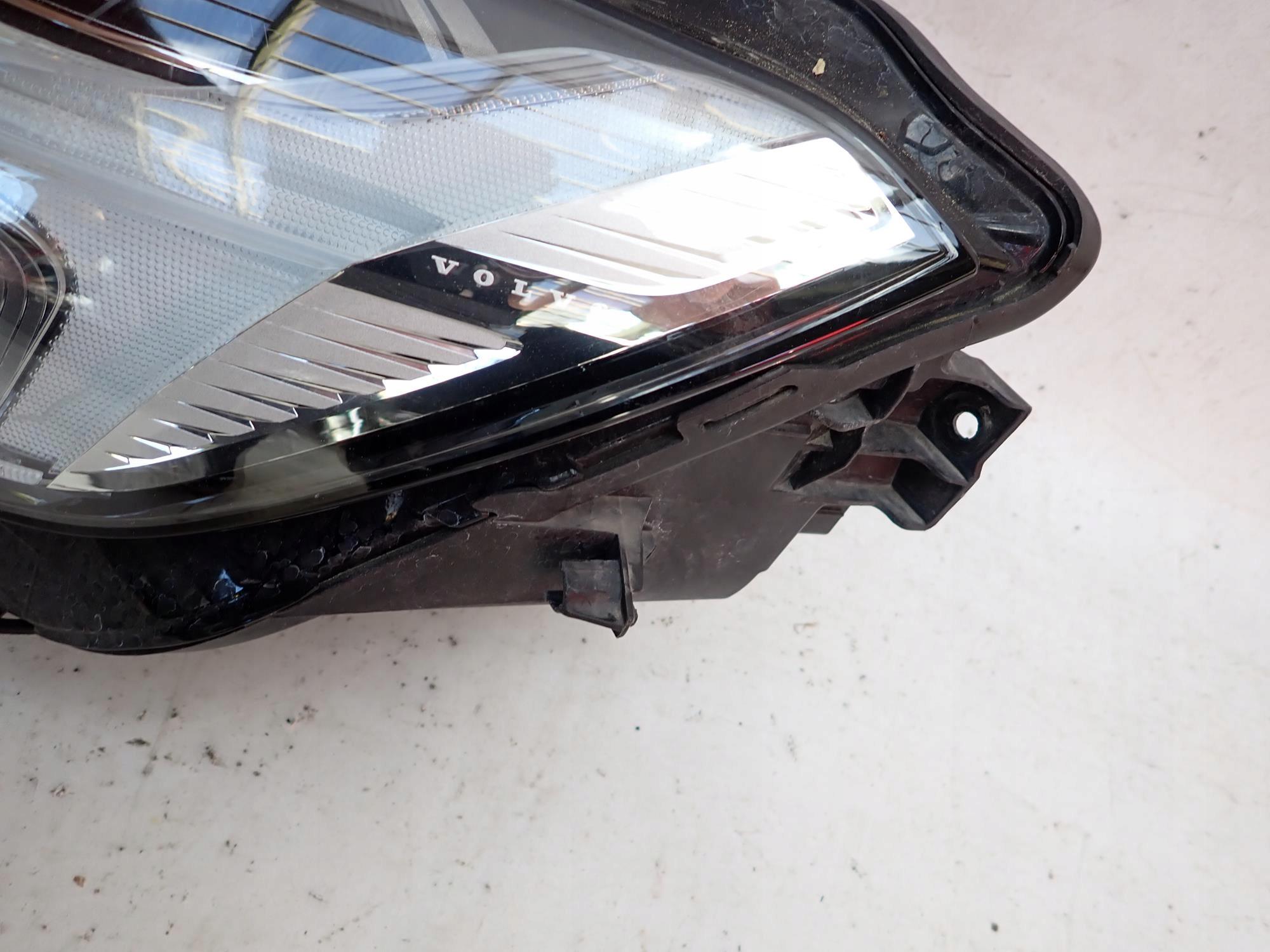 VOLVO XC60 II 2 17-> light front front left