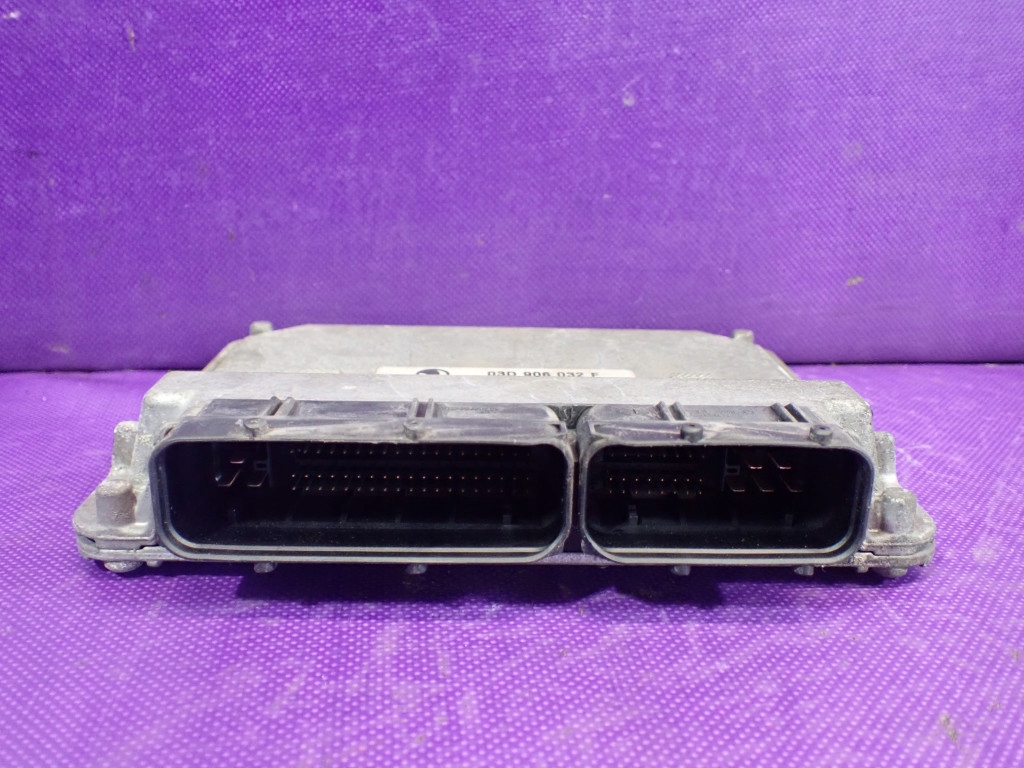 блок управления двигателем, ЭБУ siemens 03D 906 032 F