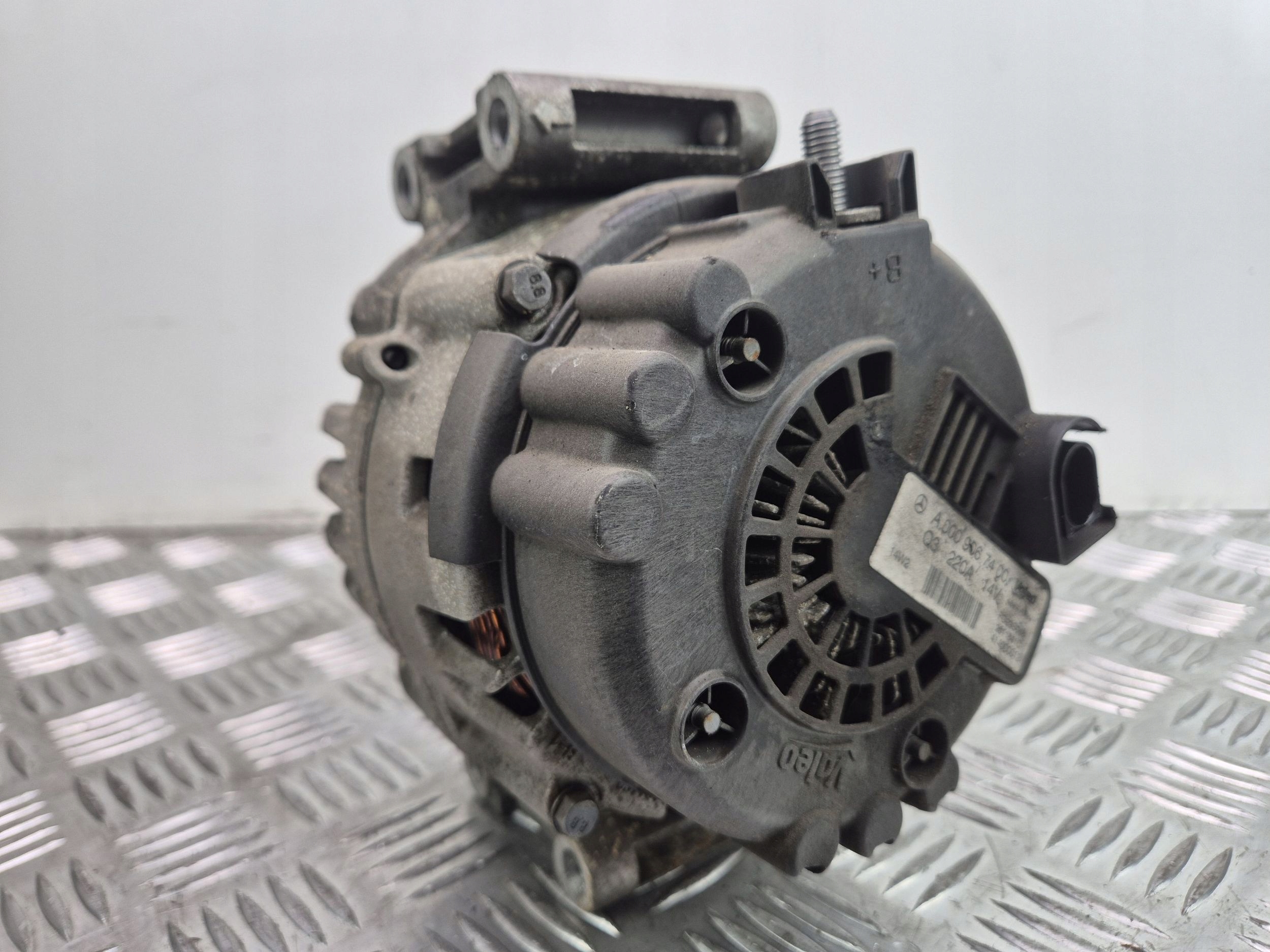 Mercedes E350 CDI W212 Alternator A0009067400