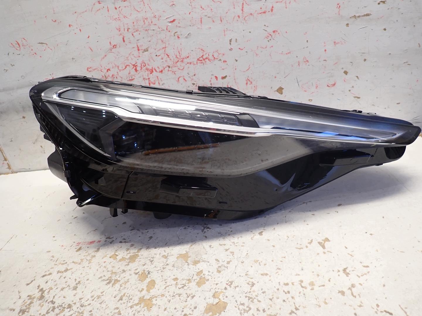 light front front right AUDI Q5 III 2024- FULL LED MATRIX 8MA941040D