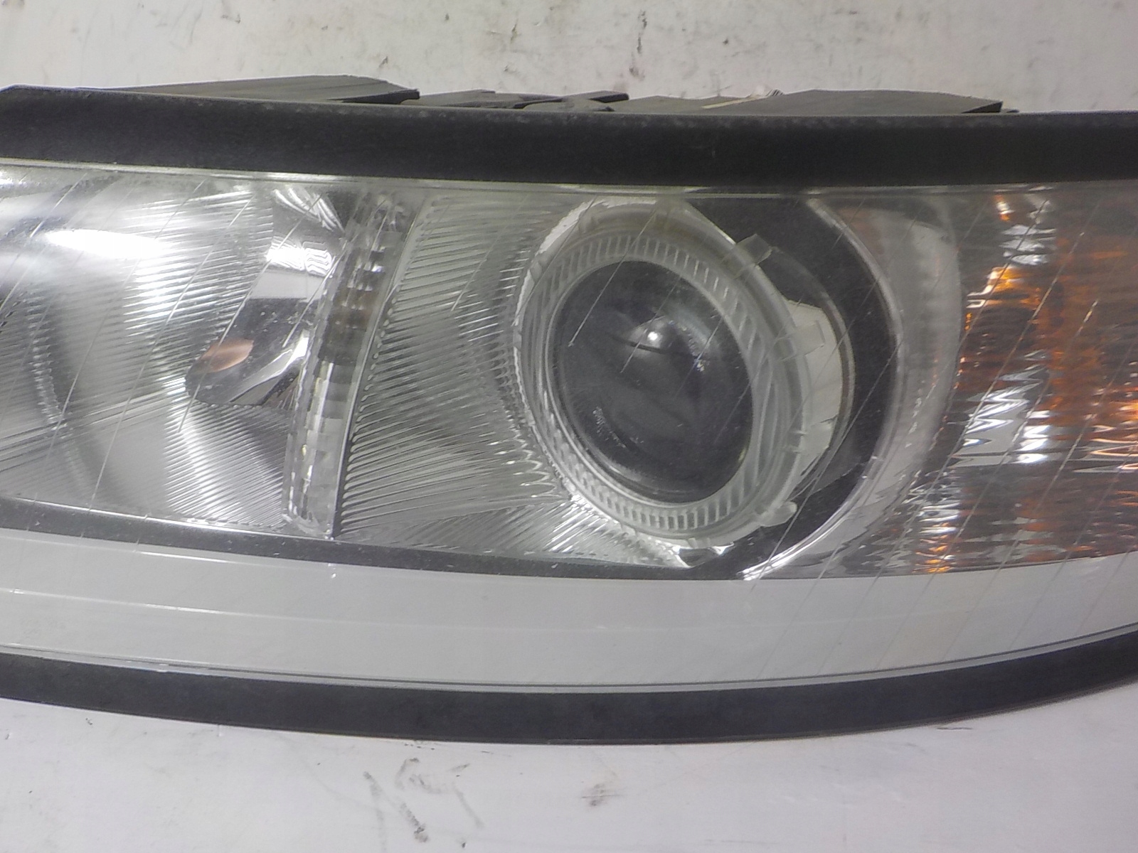 VOLVO V50 LIFT light left front front UK