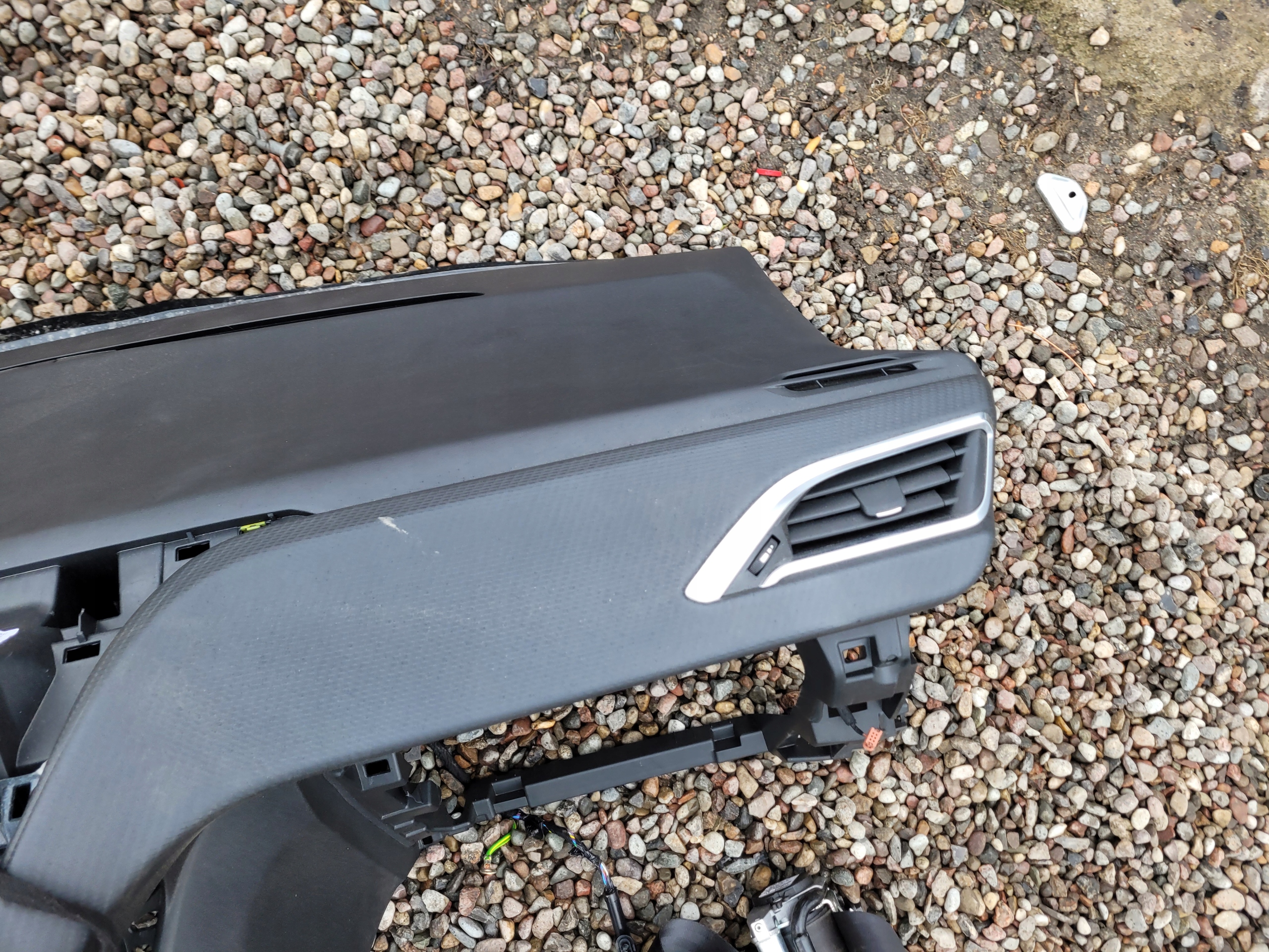 dashboard instrument panel cockpit console PEUGEOT 208 2008 and KARBON DEMONTAZ KOMPLET