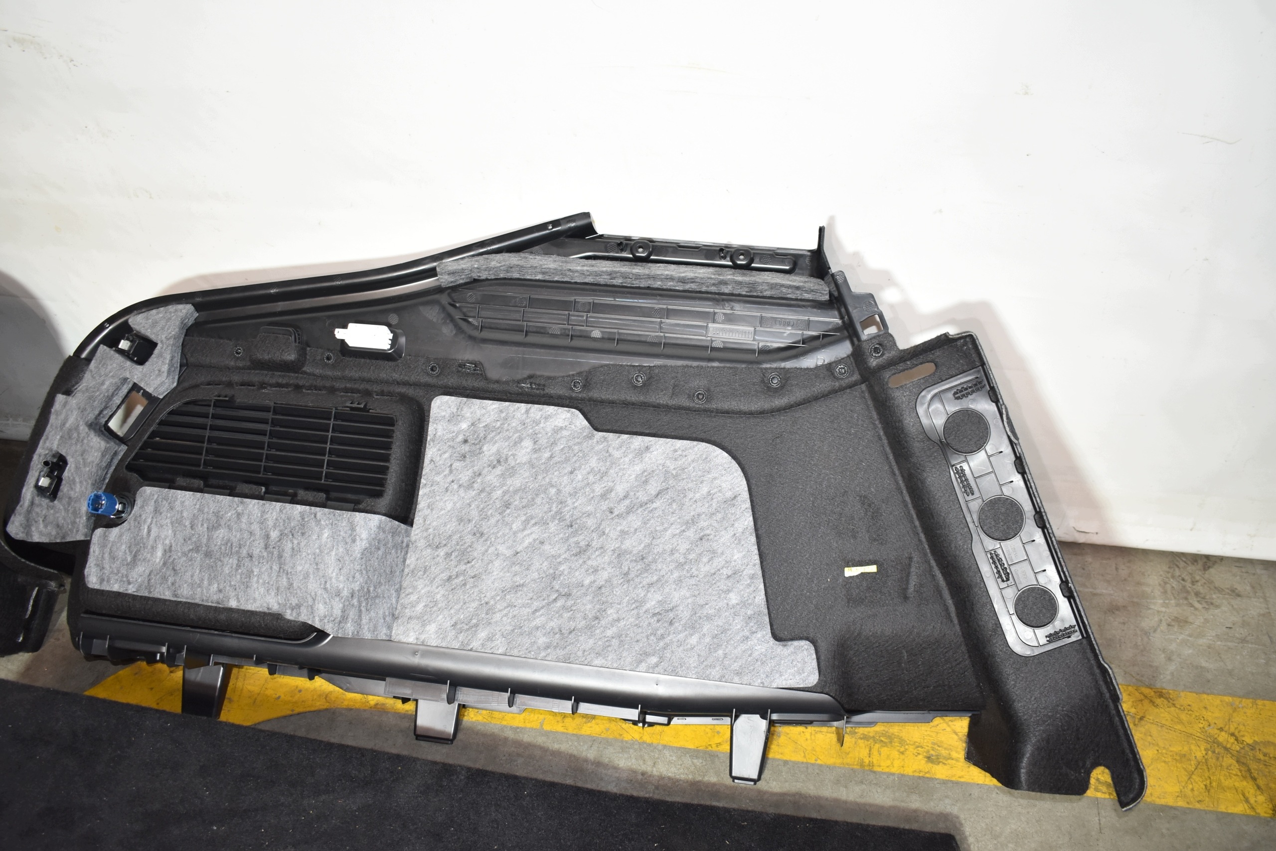 IDEALNY boot KPL. upholstery AUDI A5 B10 sedan 1