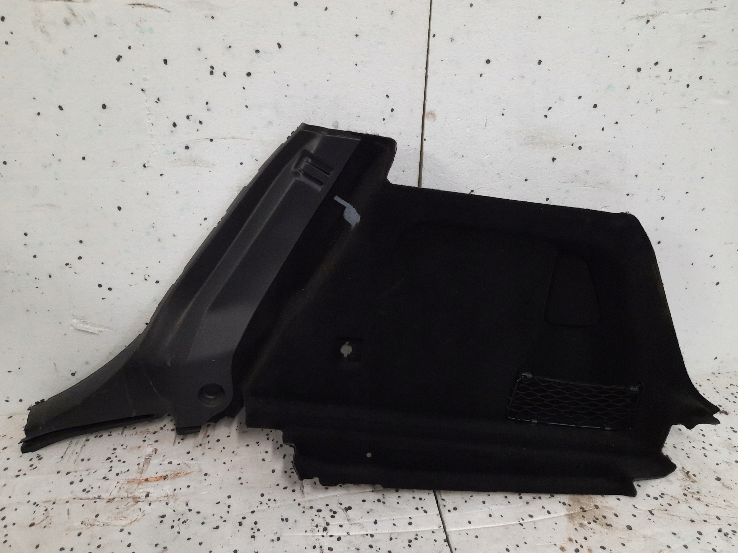 A1566905600 - Бекон багажника правий MERCEDES GLA X156