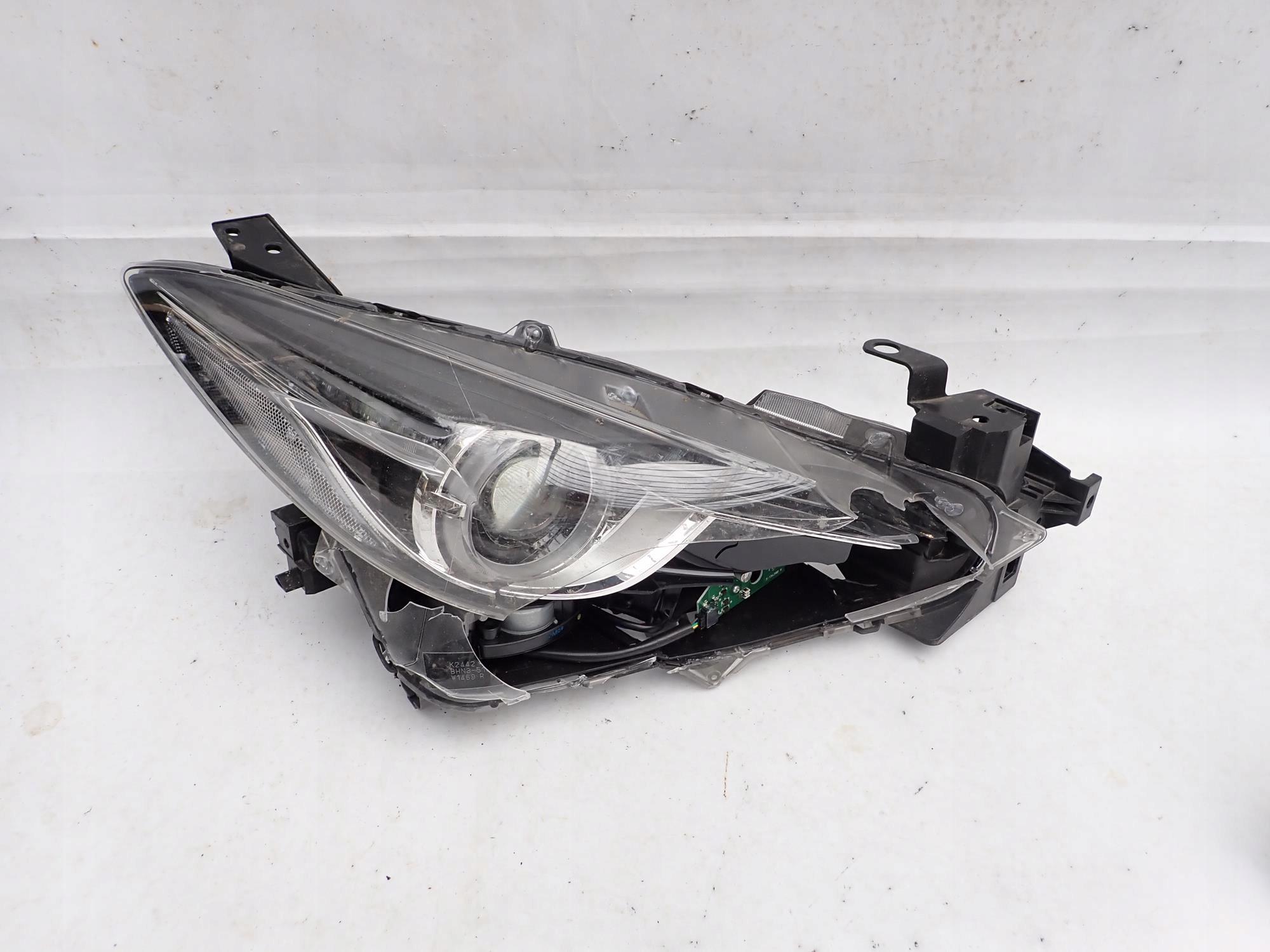 MAZDA 3 III 13-16 light front front right
