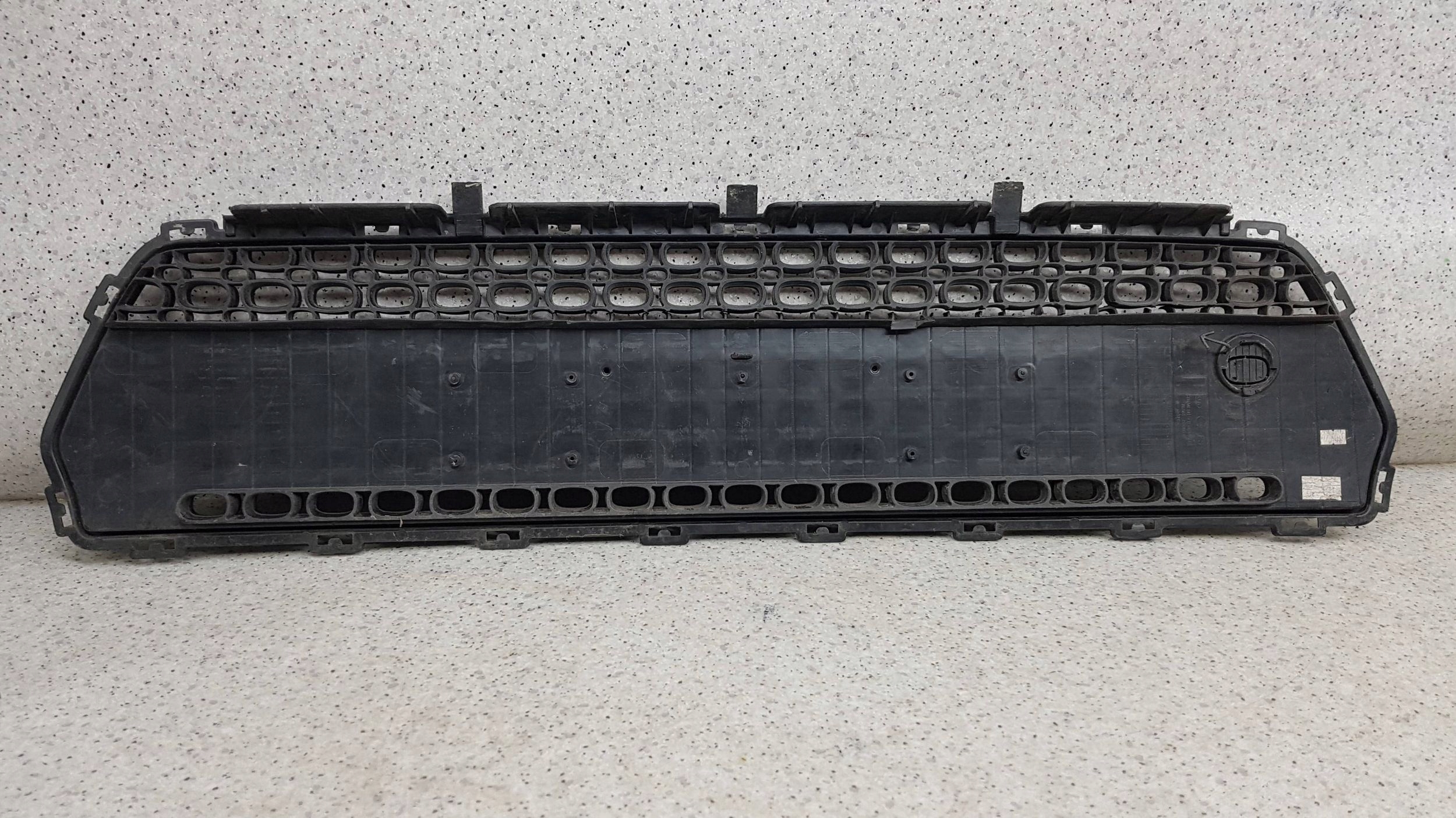 KIA Soul II 2 2014 - grid central of a bumper front 86561-B2000