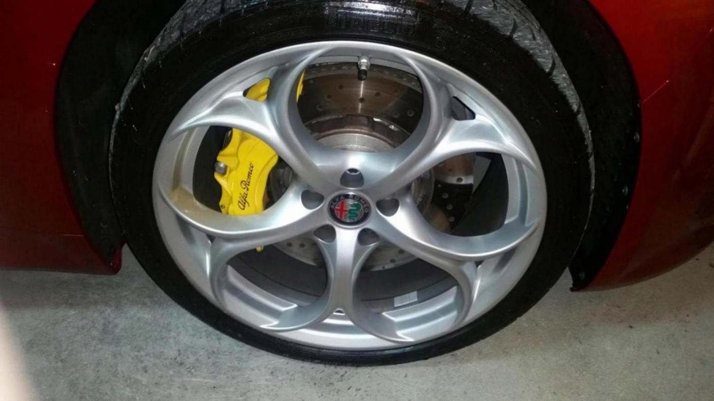 Alfa Romeo GIULIA NAKLEJKA NA ZACISK PRZEDNI Producent Inny