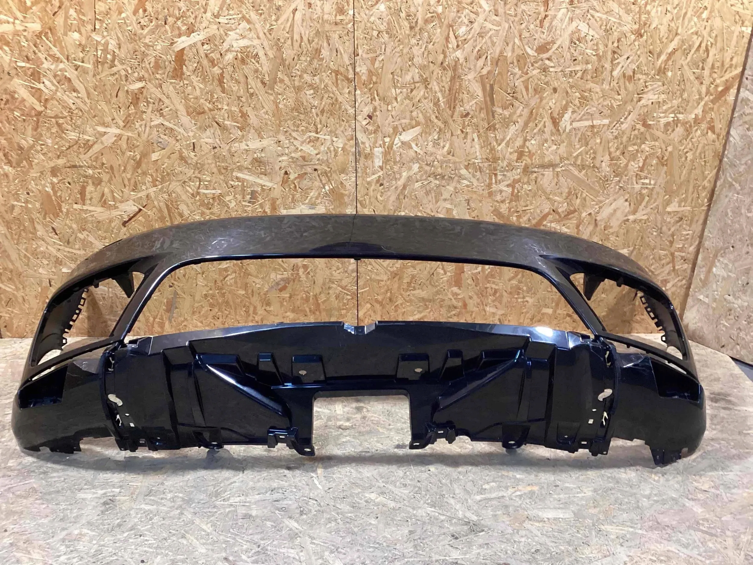 Land Rover Range Rover Sport L494 Zderzak przód LR098918 Producent części Land Rover OE