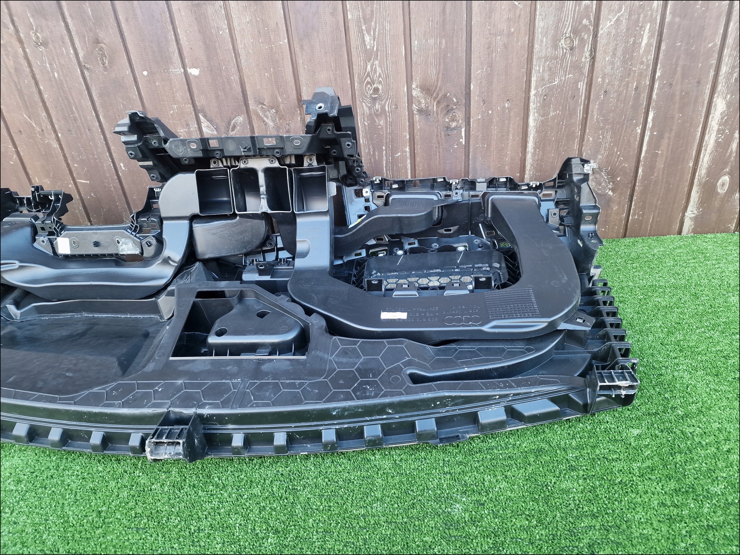 AUDI Q4 E-TRON console dashboard instrument panel cockpit 89B857001 68B