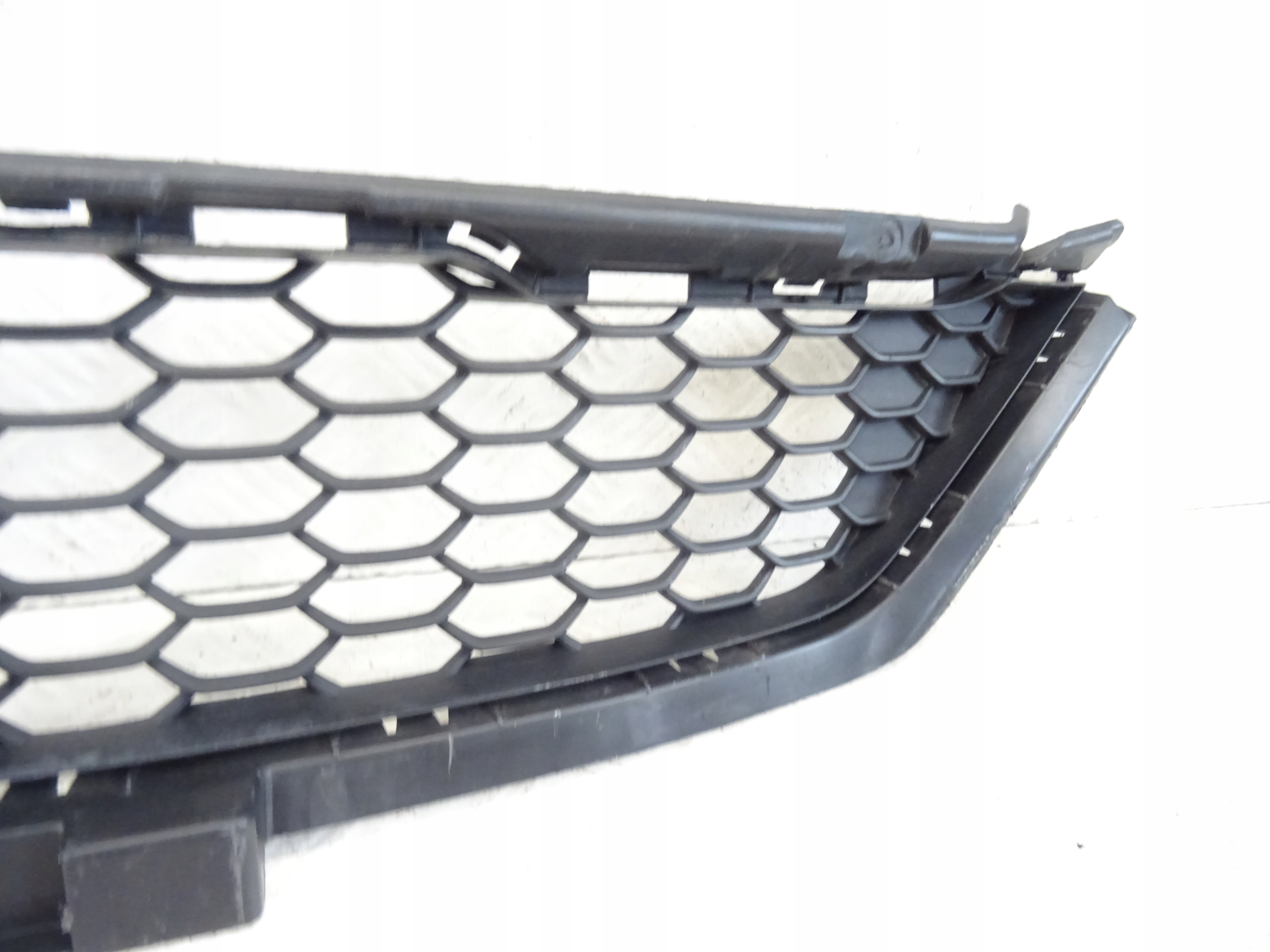 grid of a bumper front front central MG ZS LIFT P10628332