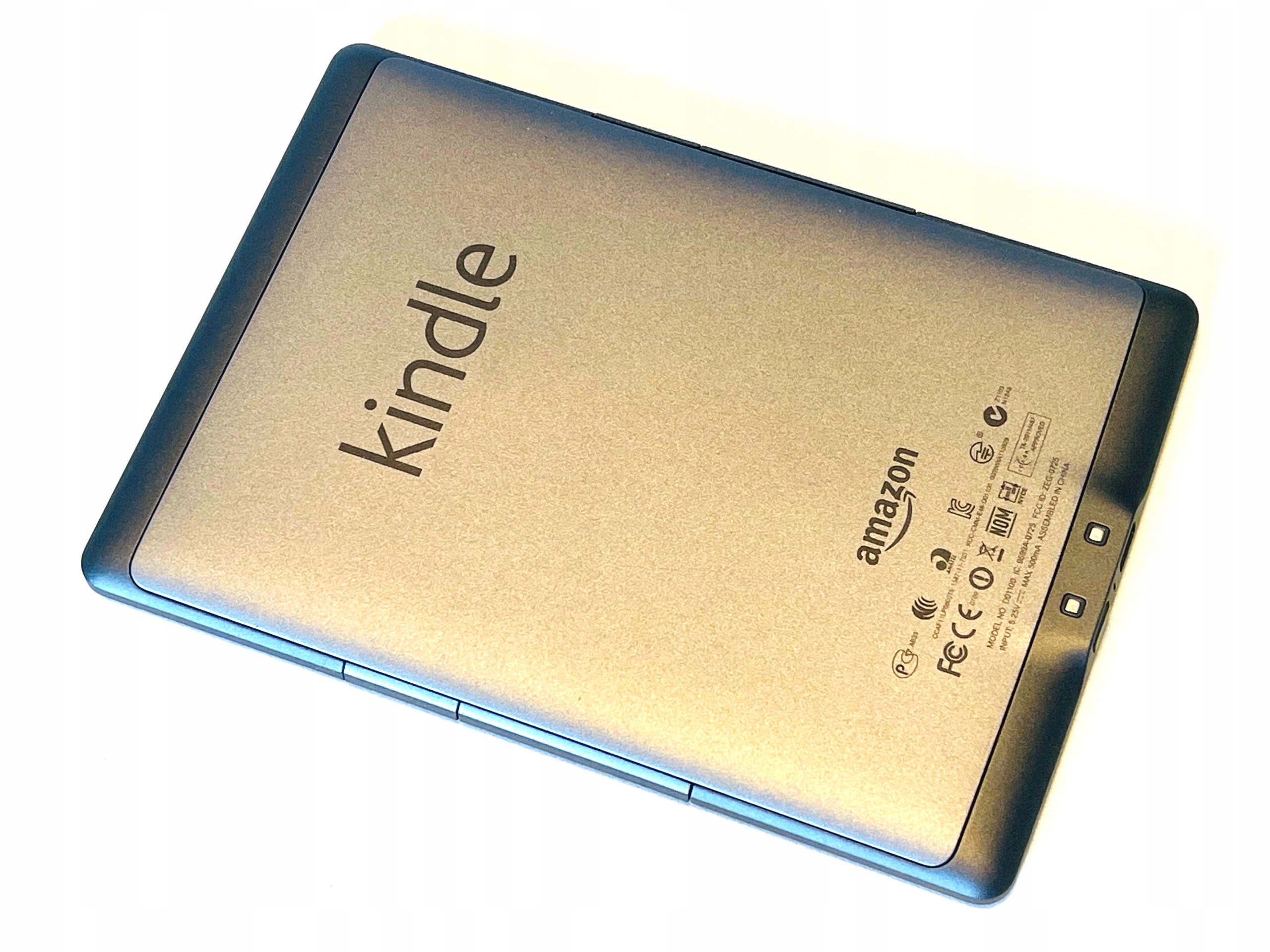 Bardzo ładny czytnik Amazom Classic 4 D01100 eBook eReader eINK okładka LED Marka Amazon