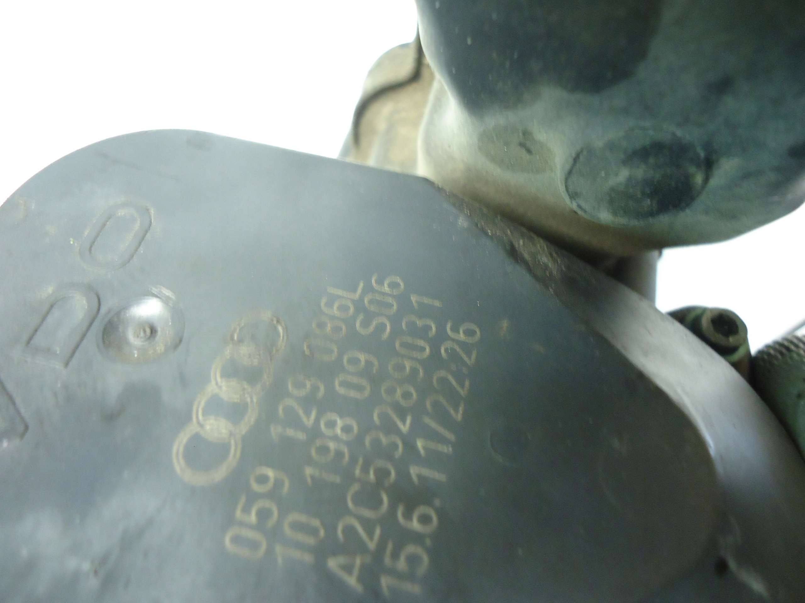 AUDI 2.7 TDI CGK sacie potrubie 059129712BS regulátor 059129086L