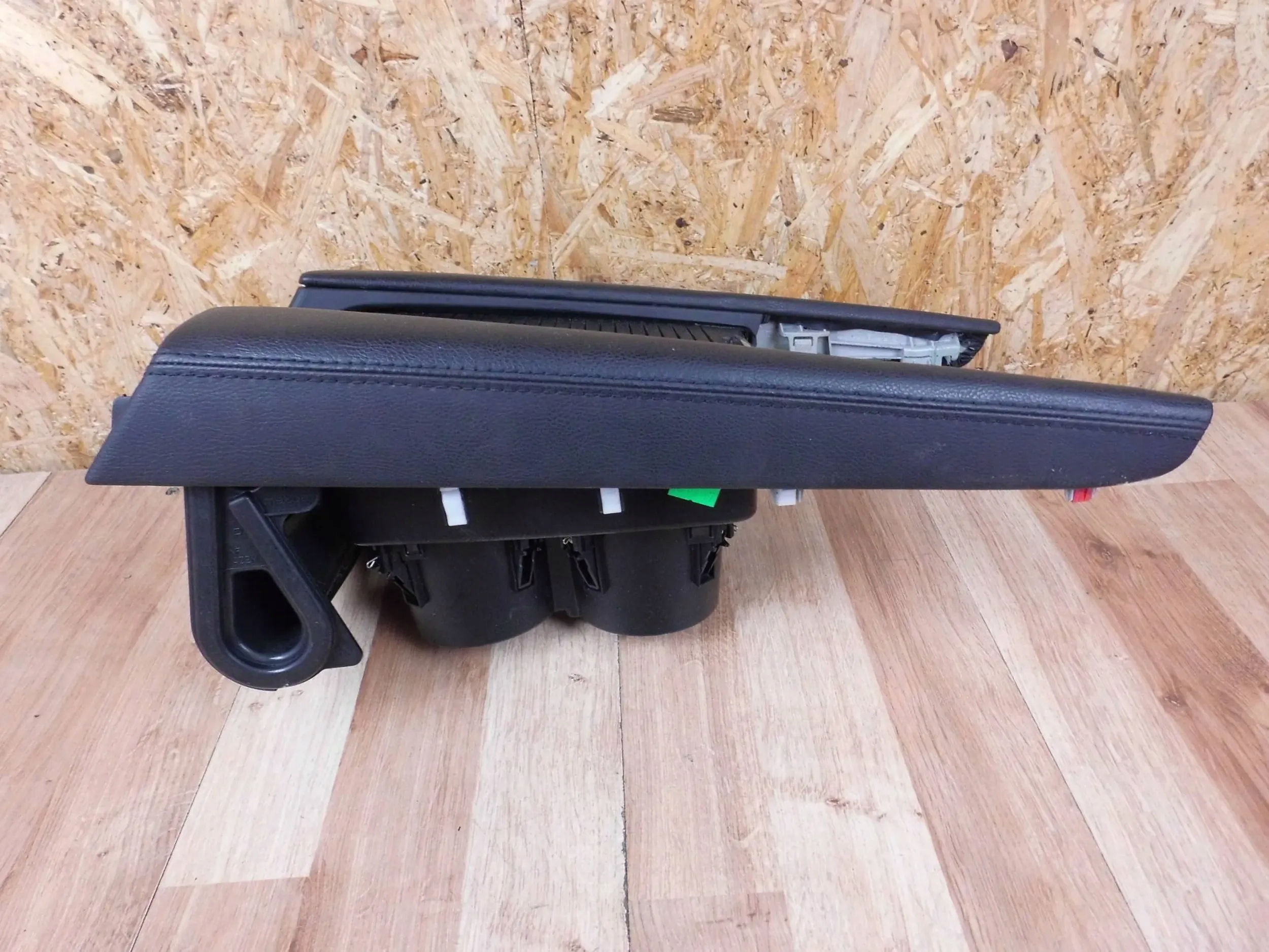 Mazda 3 BM BN 2016+ passenger compartment bracket for kubek tunelu srodkowego blinds
