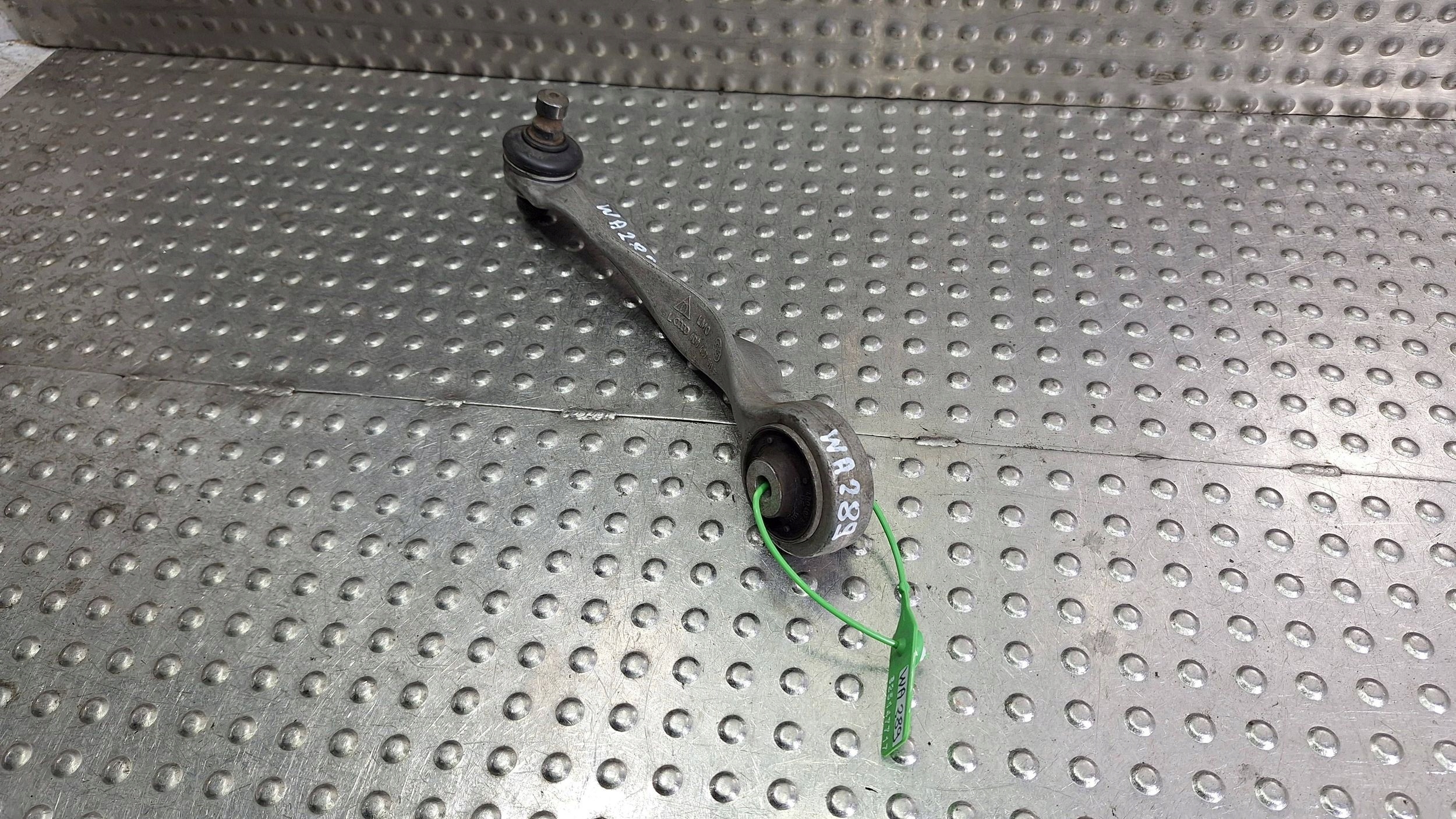 arm left front upper OE 4D0407511F AUDI A4 B6 A6 C5 PASSAT B5 SUPERB and