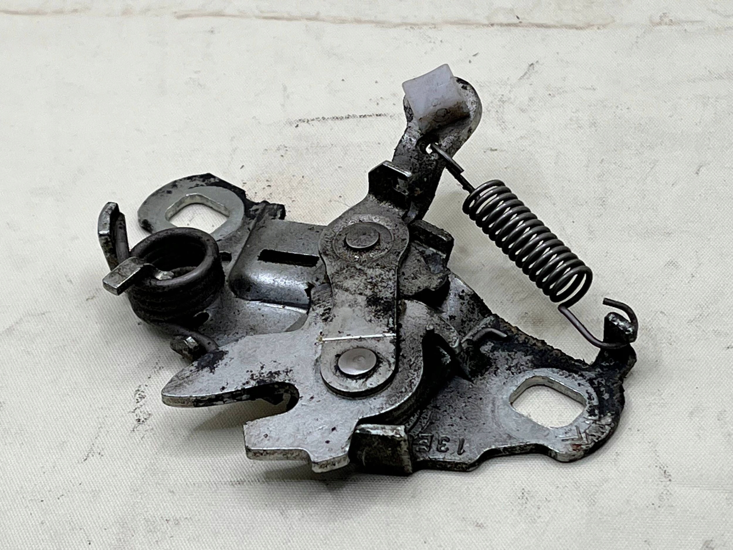 bonnet latch lock Peugeot 208 and 9673285680 !J