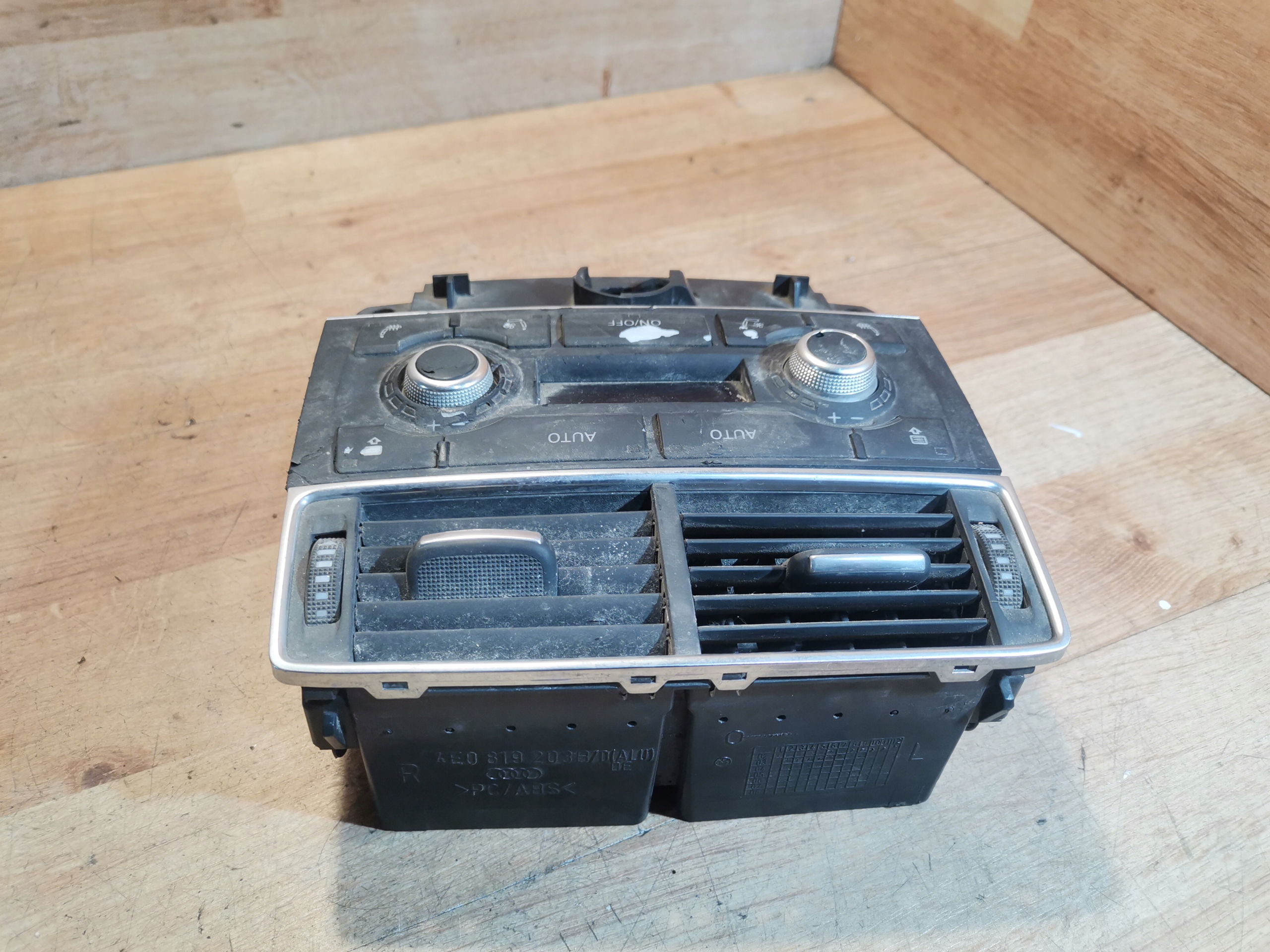 Unite commande clima Bouches buses AUDI A8 D3 02-05 4E0819203B