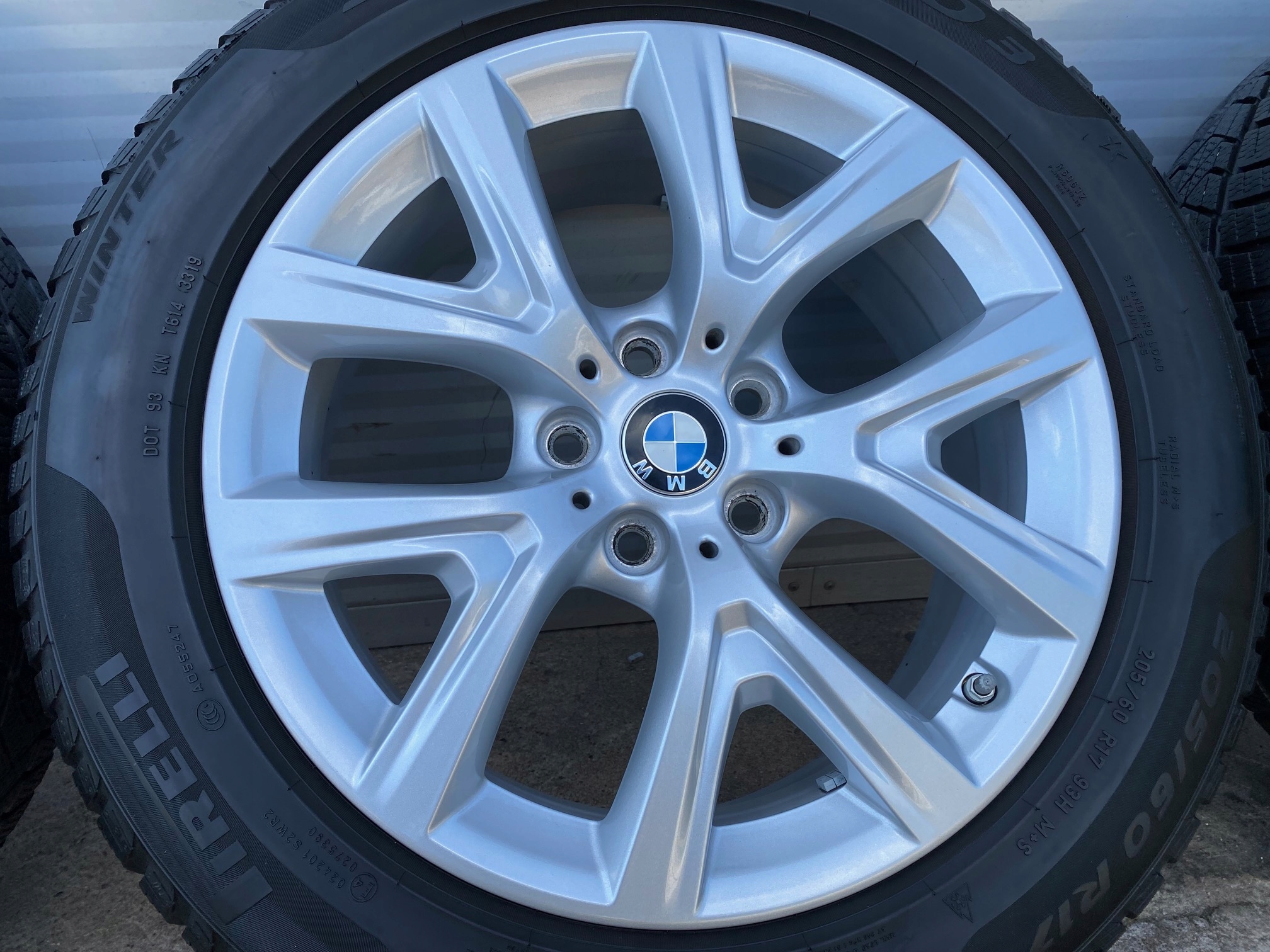 OEM KOŁA ZIMOWE BMW X2 F39 X1 F48 205/60/17 Pirelli demo super ! Otwór centralny (mm) 66,6