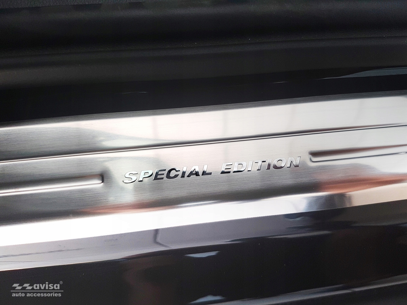 VOLKSWAGEN TOUAREG III NAKŁADKI PROGOWE LISTWY NA PROGI STALOWE Waga produktu z opakowaniem jednostkowym 2 kg