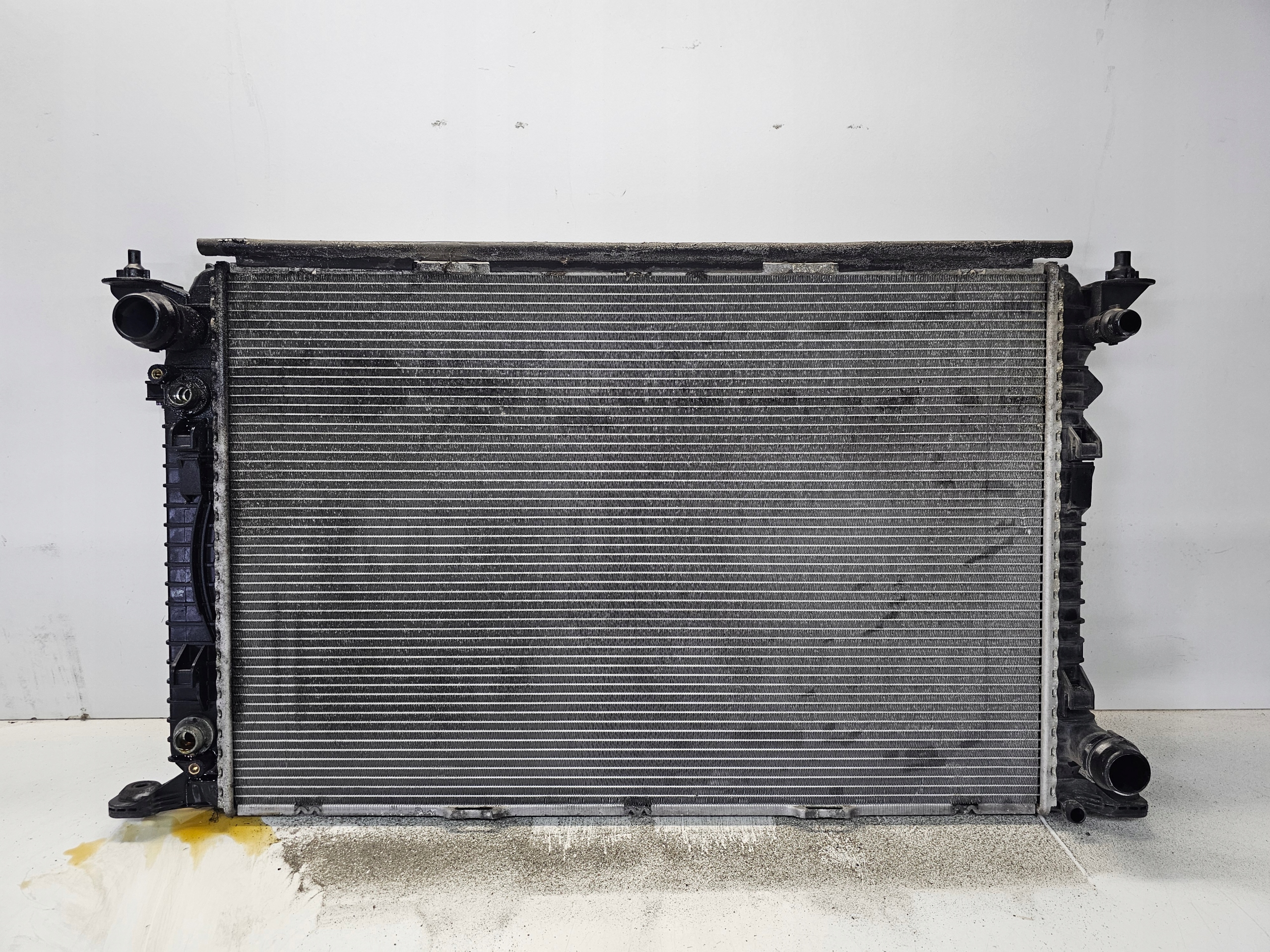 CHŁODNICA WODY AUDI A4 B8 A5 8T Q5 A6 C7 A7 8K0121251AA AUTOMAT