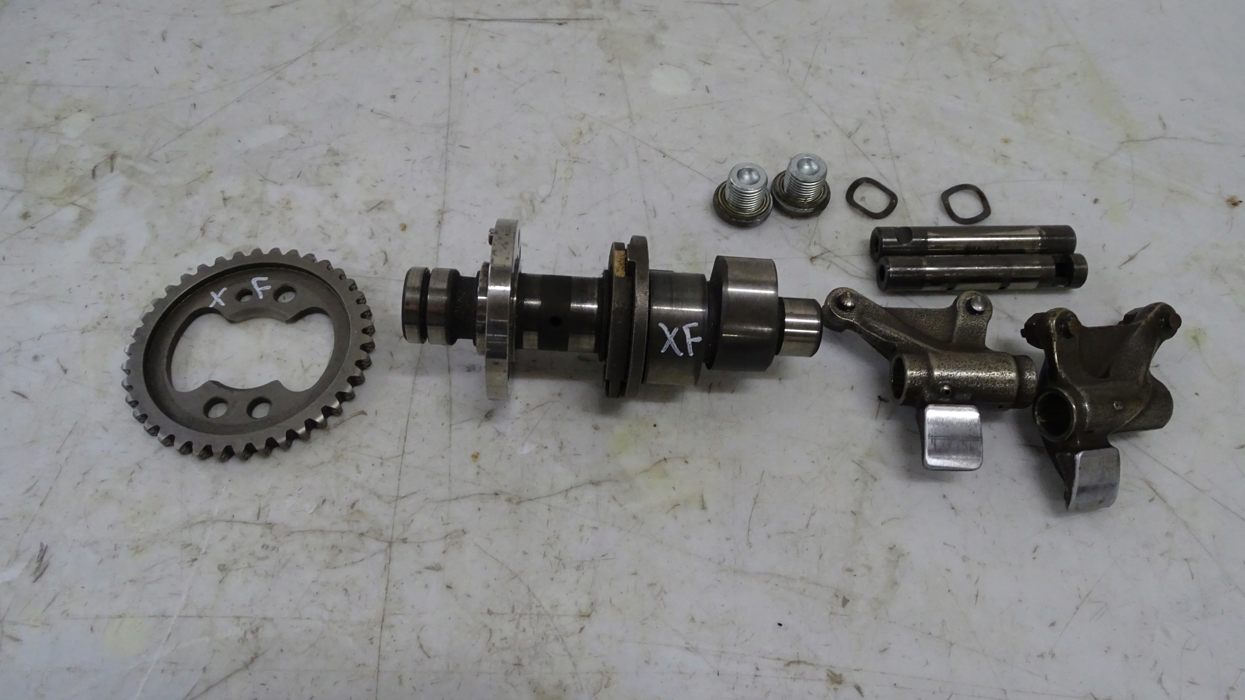 Suzuki XF 650 Freewind DR распредвал кулачка